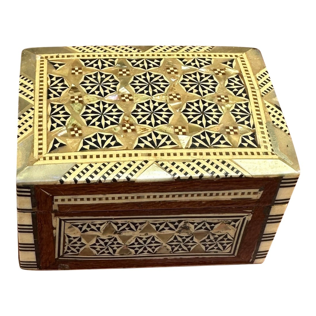 1970s Petite Wooden Painted Box With Mother of Pearl Accents: Up for consideration is a beautiful petite wooden painted box with mother of pearl accents. This would look lovely in your home and it is a great find for the interior design enthusiast. Please check