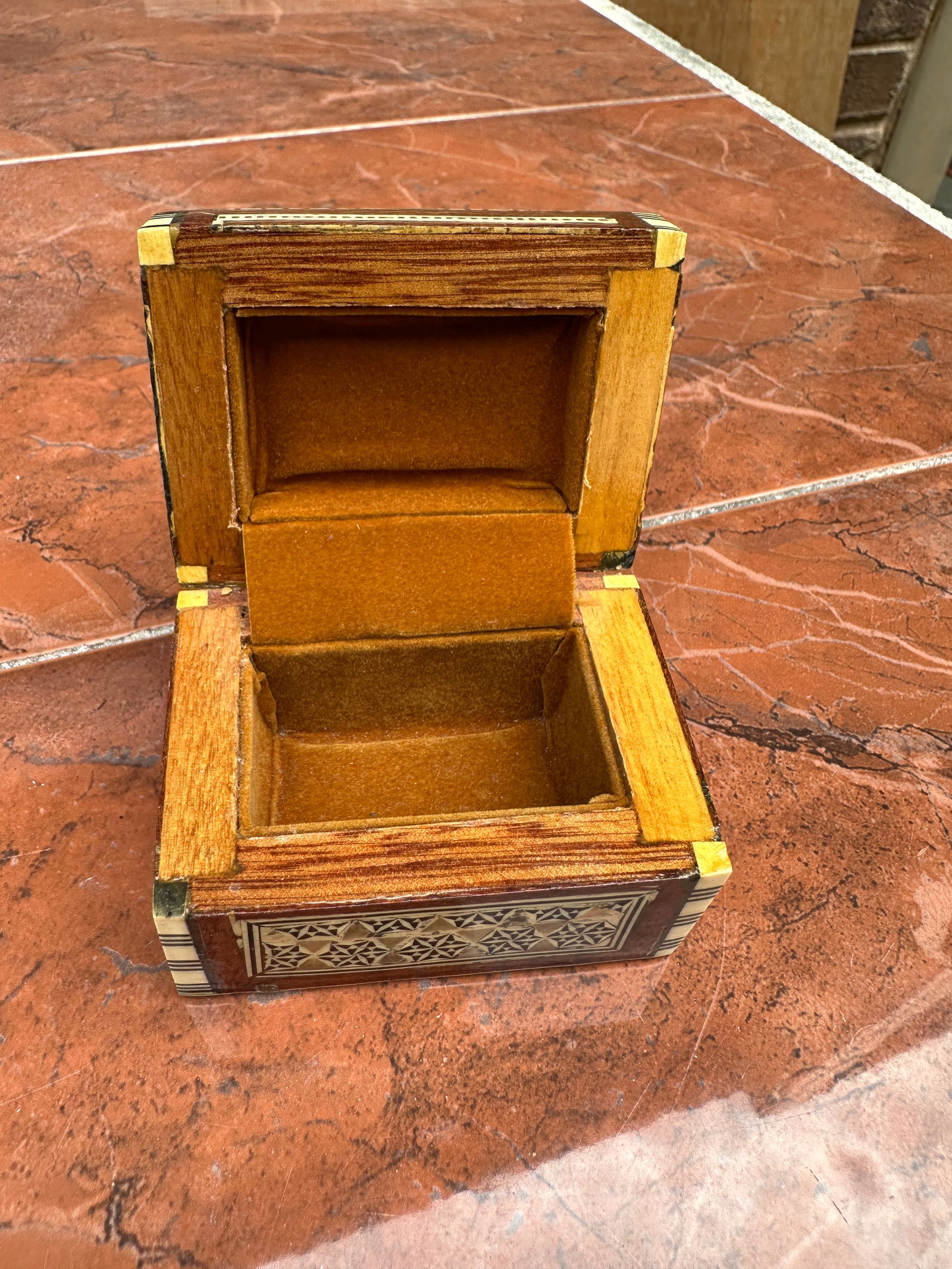 1970s Petite Wooden Painted Box With Mother of Pearl Accents - 5
