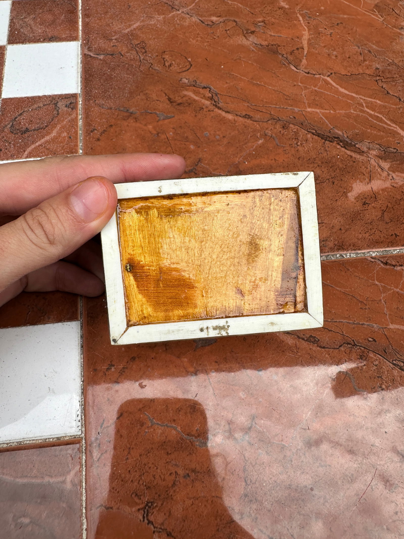 1970s Petite Wooden Painted Box With Mother of Pearl Accents - 8