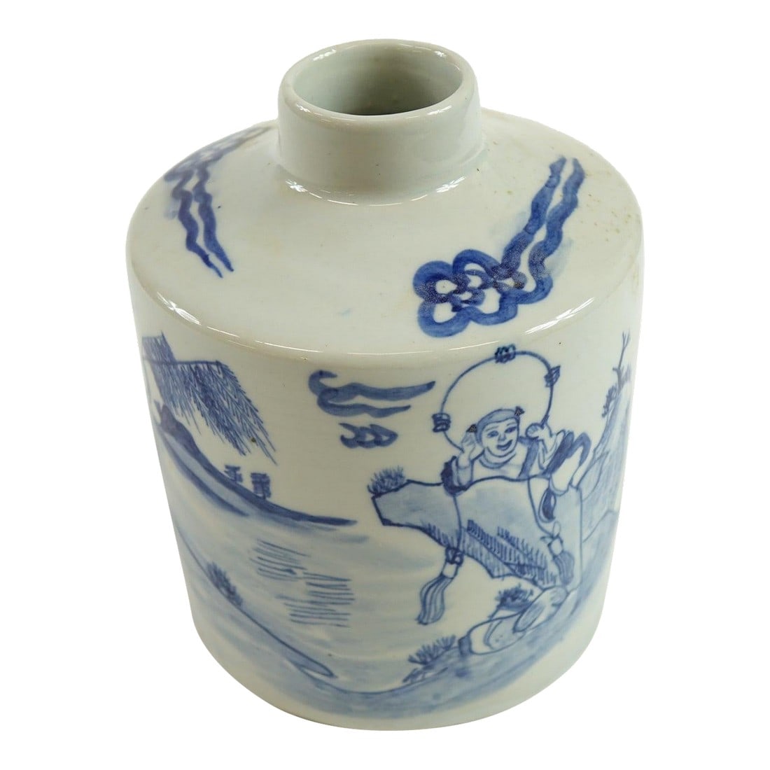Antique Chinese Blue and White Vase: Antique Chinese Blue and White Vase – 4Êº × 4Êº × 6Êº This exquisite antique Chinese blue and white porcelain vase is a fine example of traditional