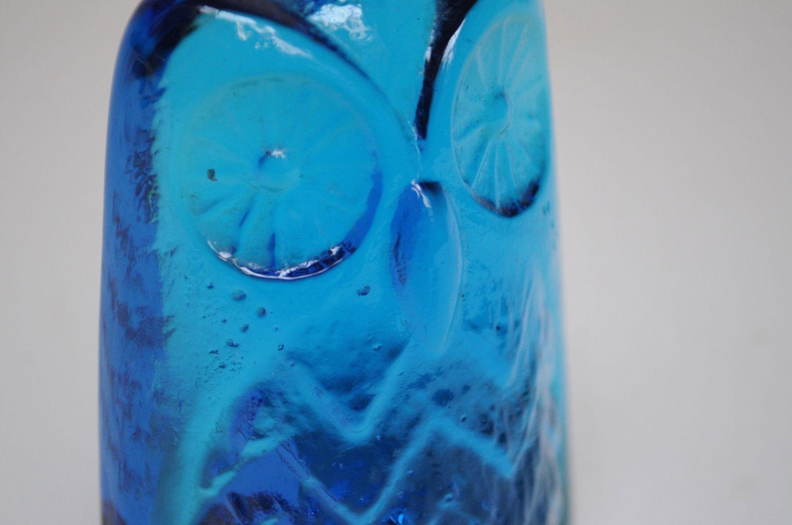 Mid-Century American Modern Cobalt Blue Glass Owl Figurine / Paperweight - 10