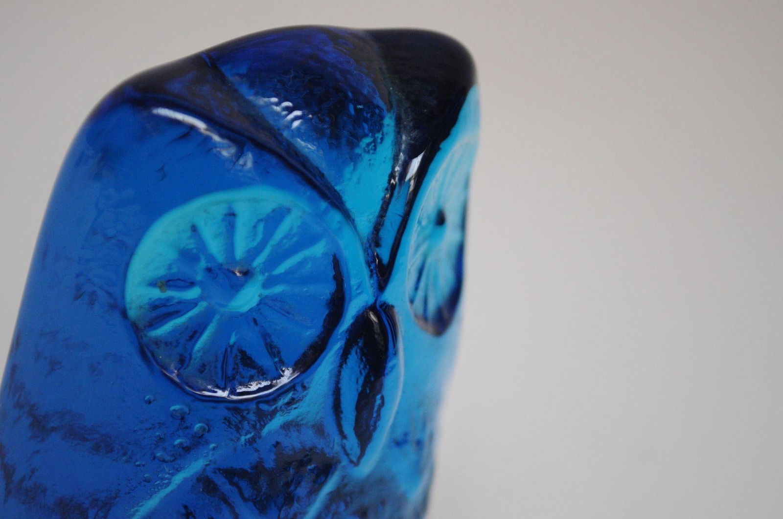 Mid-Century American Modern Cobalt Blue Glass Owl Figurine / Paperweight - 11