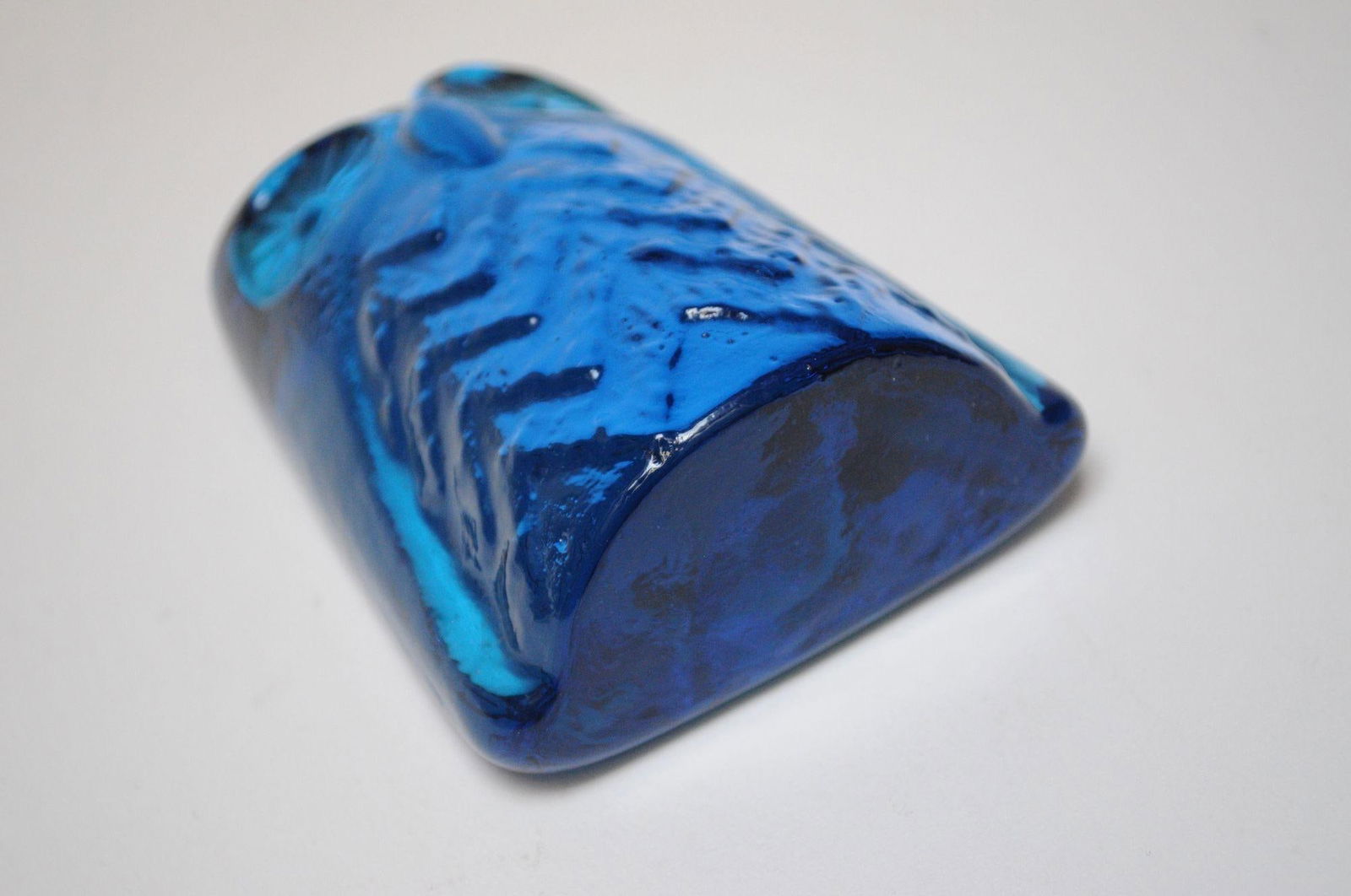 Mid-Century American Modern Cobalt Blue Glass Owl Figurine / Paperweight - 8