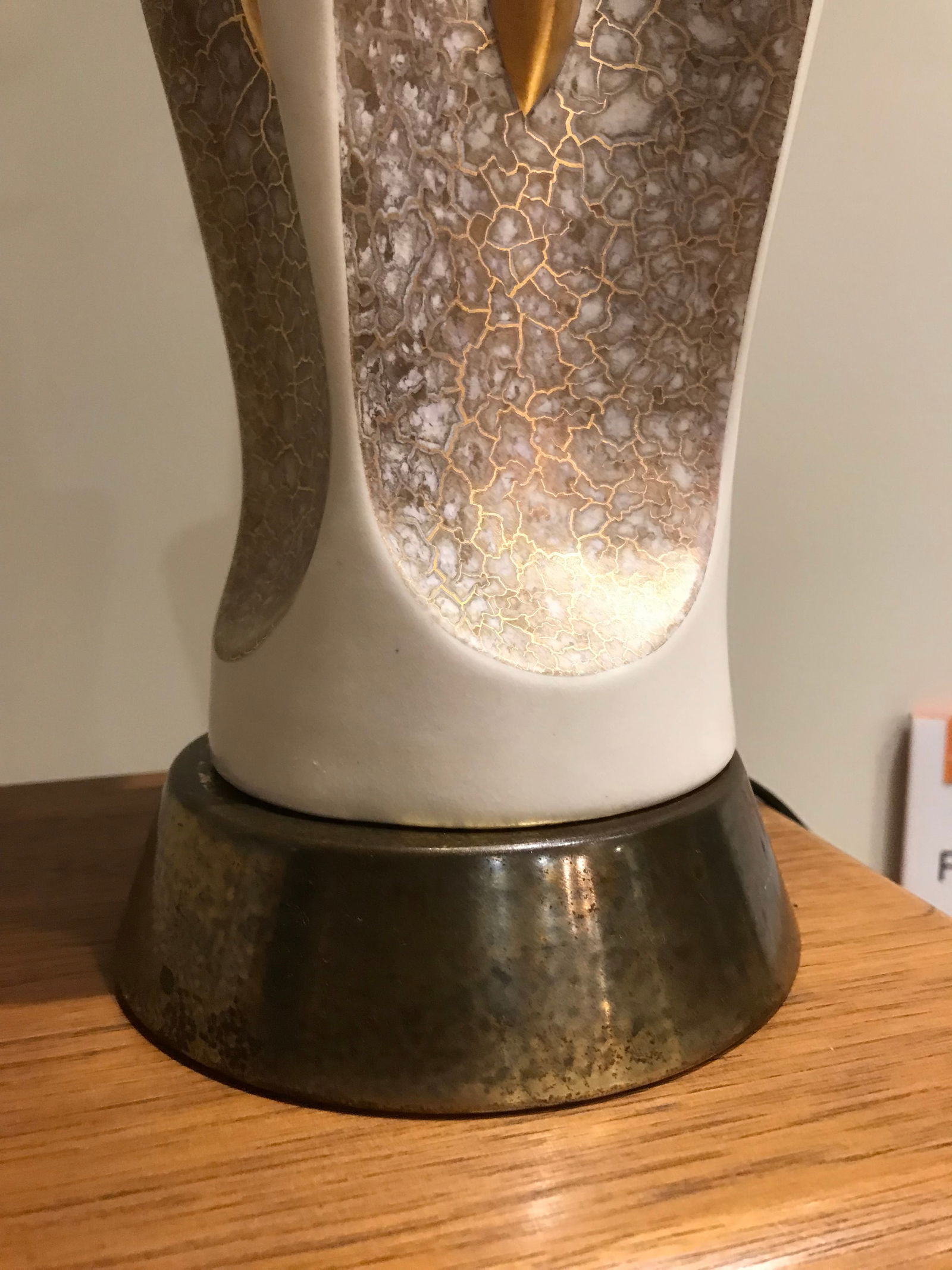 Vintage 1960s Space Age Retro Brass and Mottled Gold Ceramic Table Lamp - 4