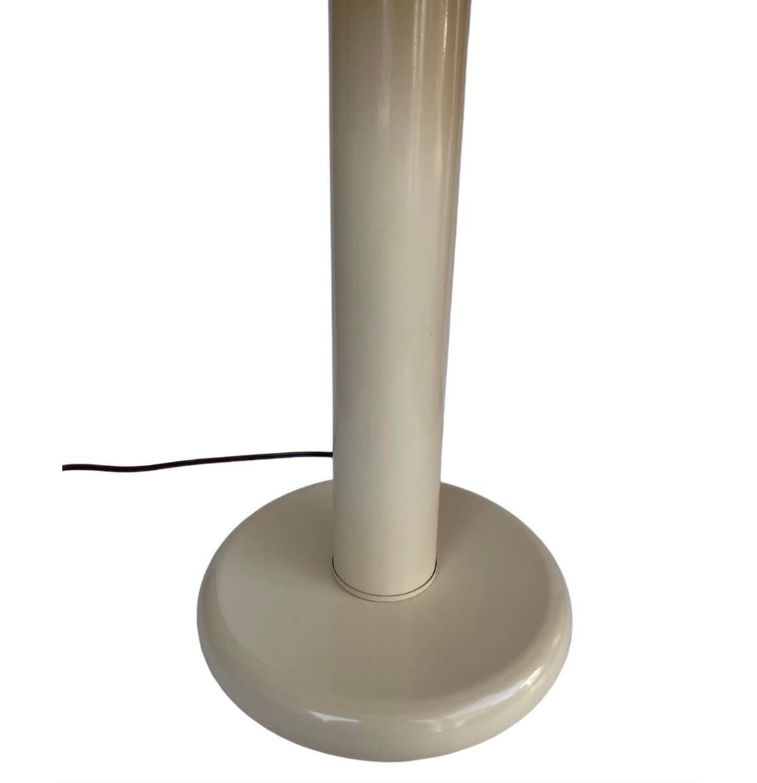 1980s Enamel Ivory Table Lamp With Original Pleated Shade - 3