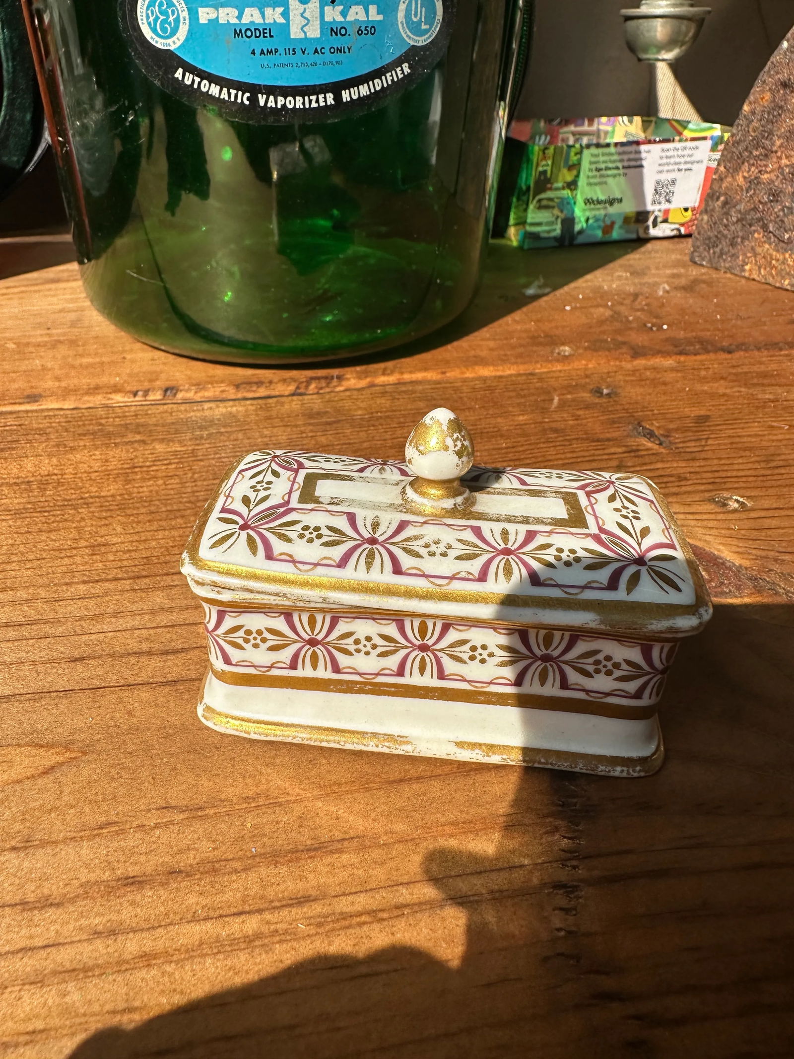 Small 1970s Ceramic Catchall With Matching Lid and Gold Accents - 2
