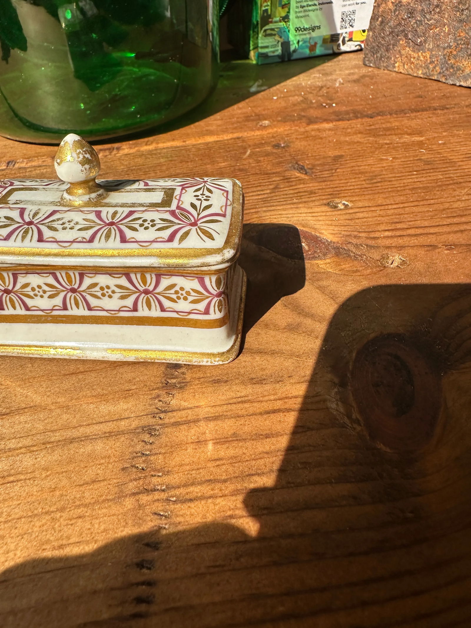 Small 1970s Ceramic Catchall With Matching Lid and Gold Accents - 3