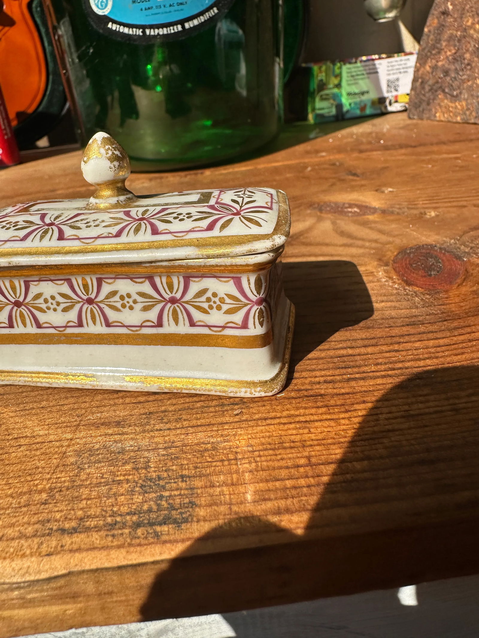 Small 1970s Ceramic Catchall With Matching Lid and Gold Accents - 5
