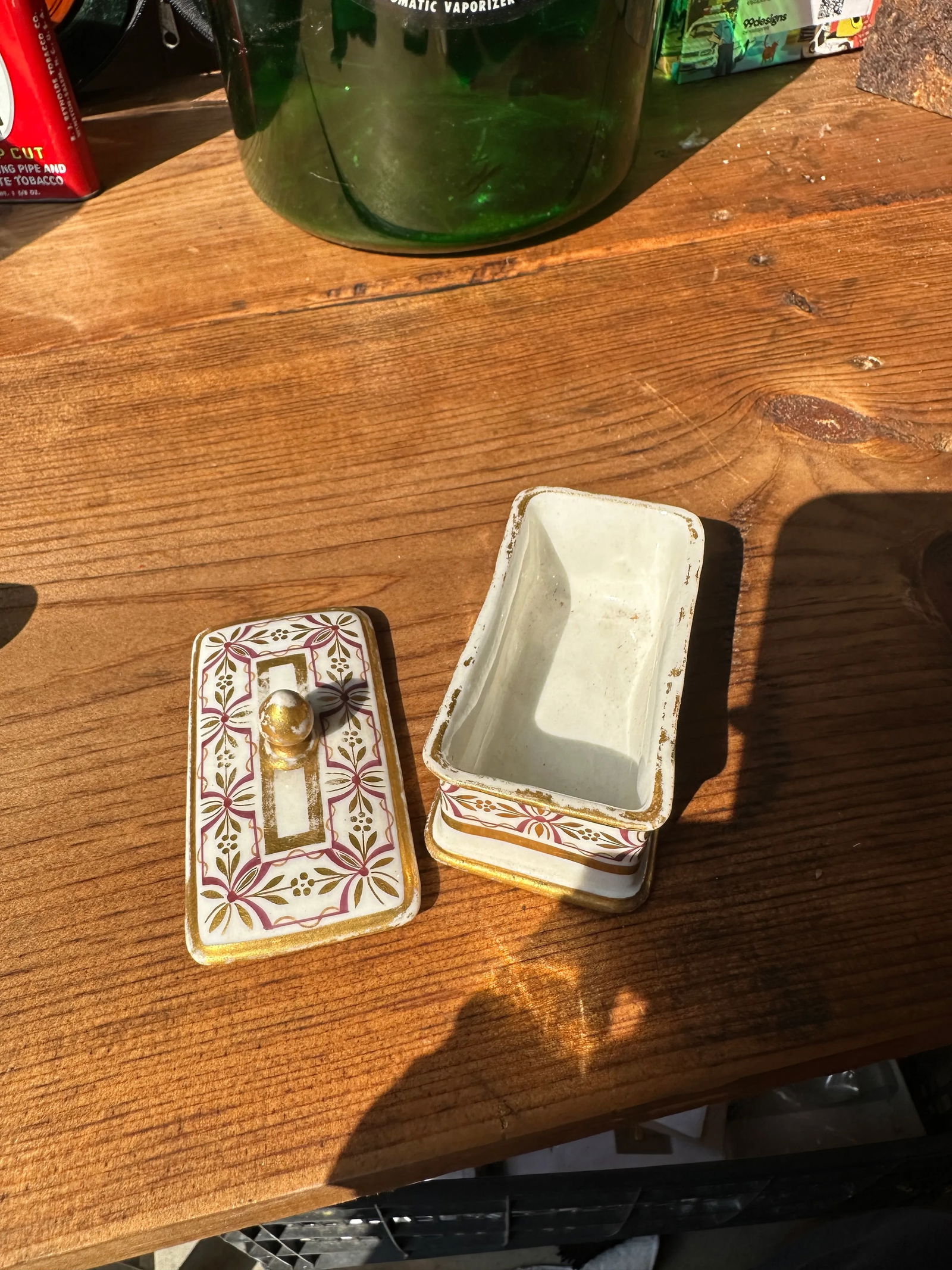 Small 1970s Ceramic Catchall With Matching Lid and Gold Accents - 7