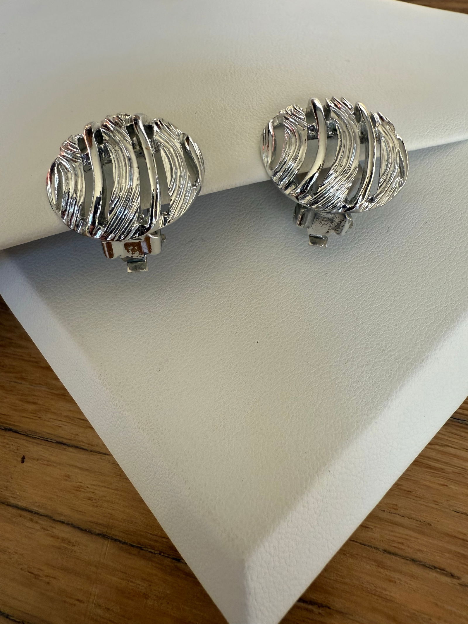 1980s Kramer Vintage Silver Tone Earrings, A Pair - 8