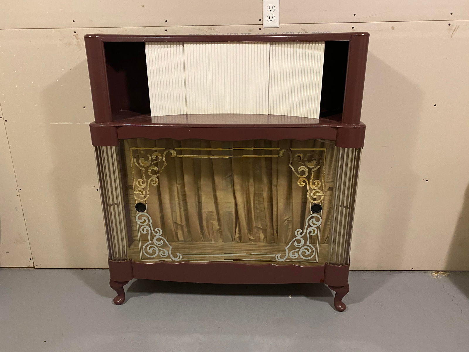 1920s Vintage Barber Shop Cabinet Bar - 12