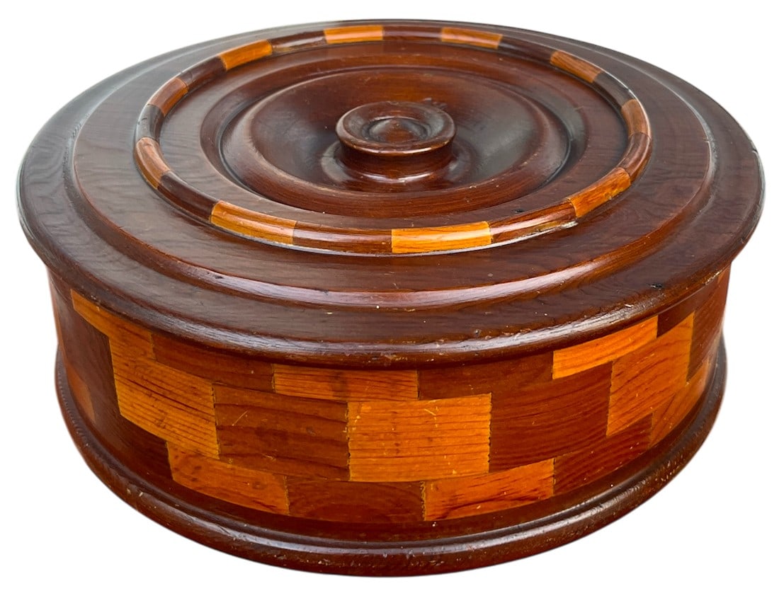 Large 1930s Handmade Parquetry Marquetry Wooden Round Arts and Crafts Style Lidded Box: Large 11" x 11" x 4" 1930s round parquetry box. Decorate and handy for storing everyday objects like home electronics and remote controls or as a covered catchall for keys, wallets and other