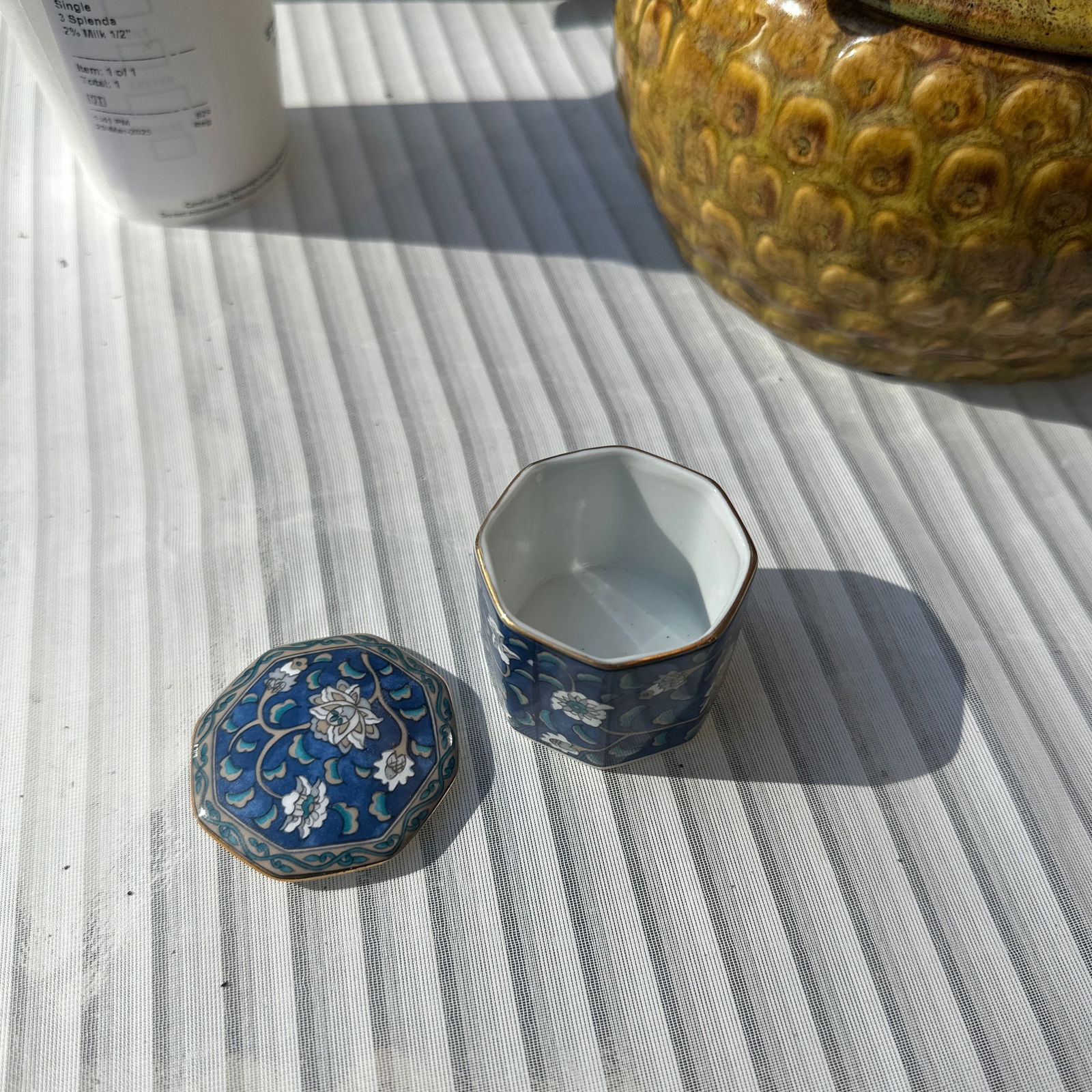 1970s Small Ceramic Asian Box With Matching Lid - 2