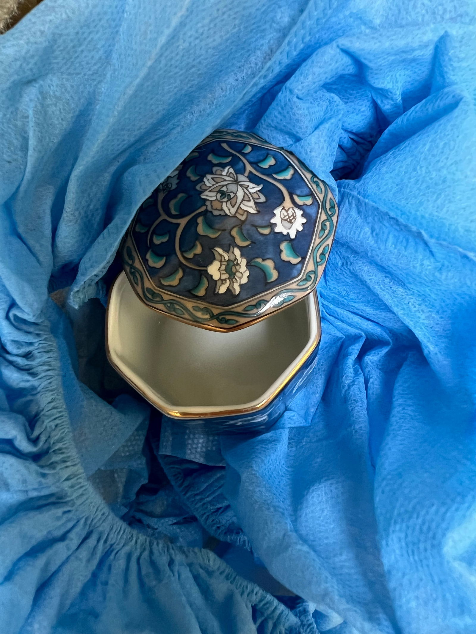 1970s Small Ceramic Asian Box With Matching Lid - 3