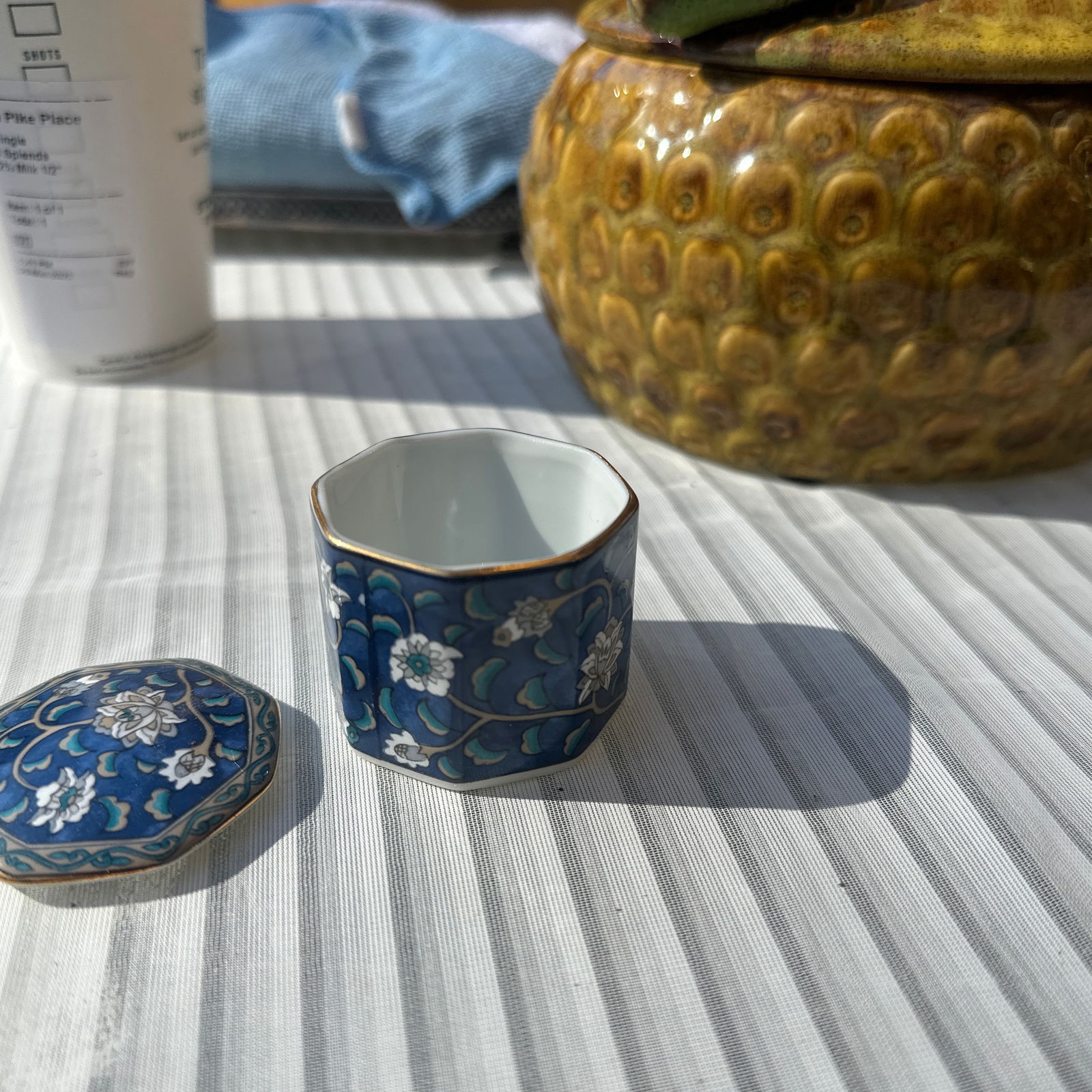 1970s Small Ceramic Asian Box With Matching Lid - 4
