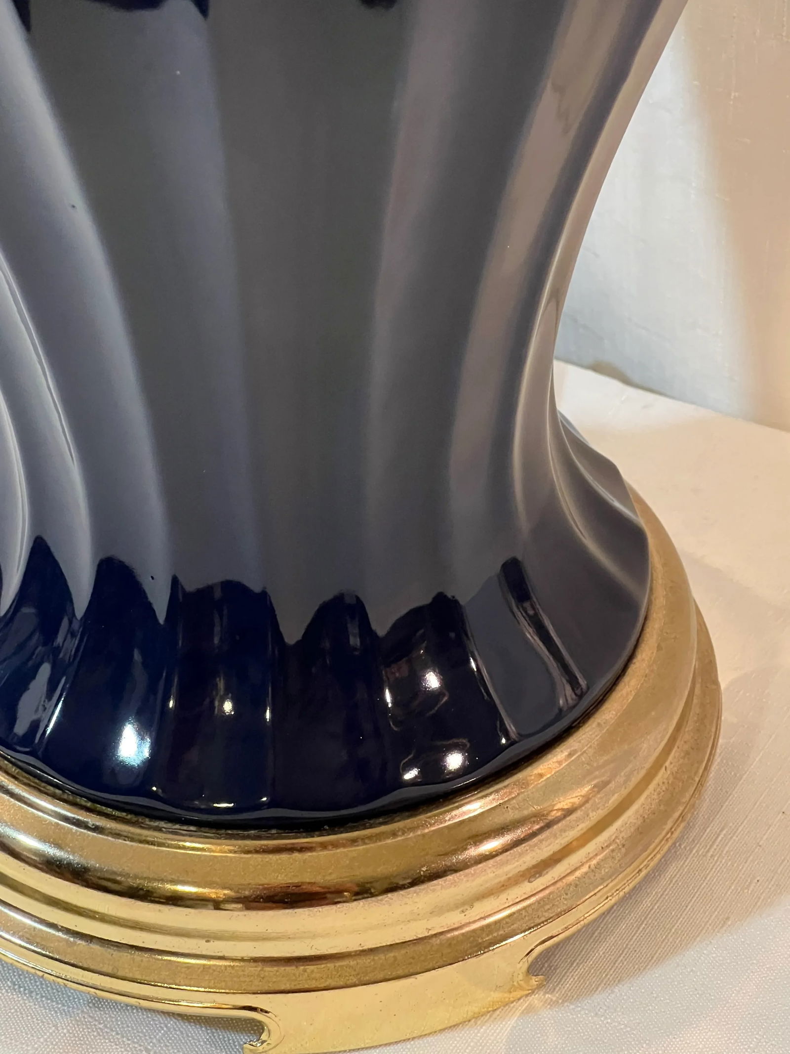 Vintage Hollywood Regency Cobalt Blue Fluted Ginger Jar Table Lamp on Brass Stand - 8