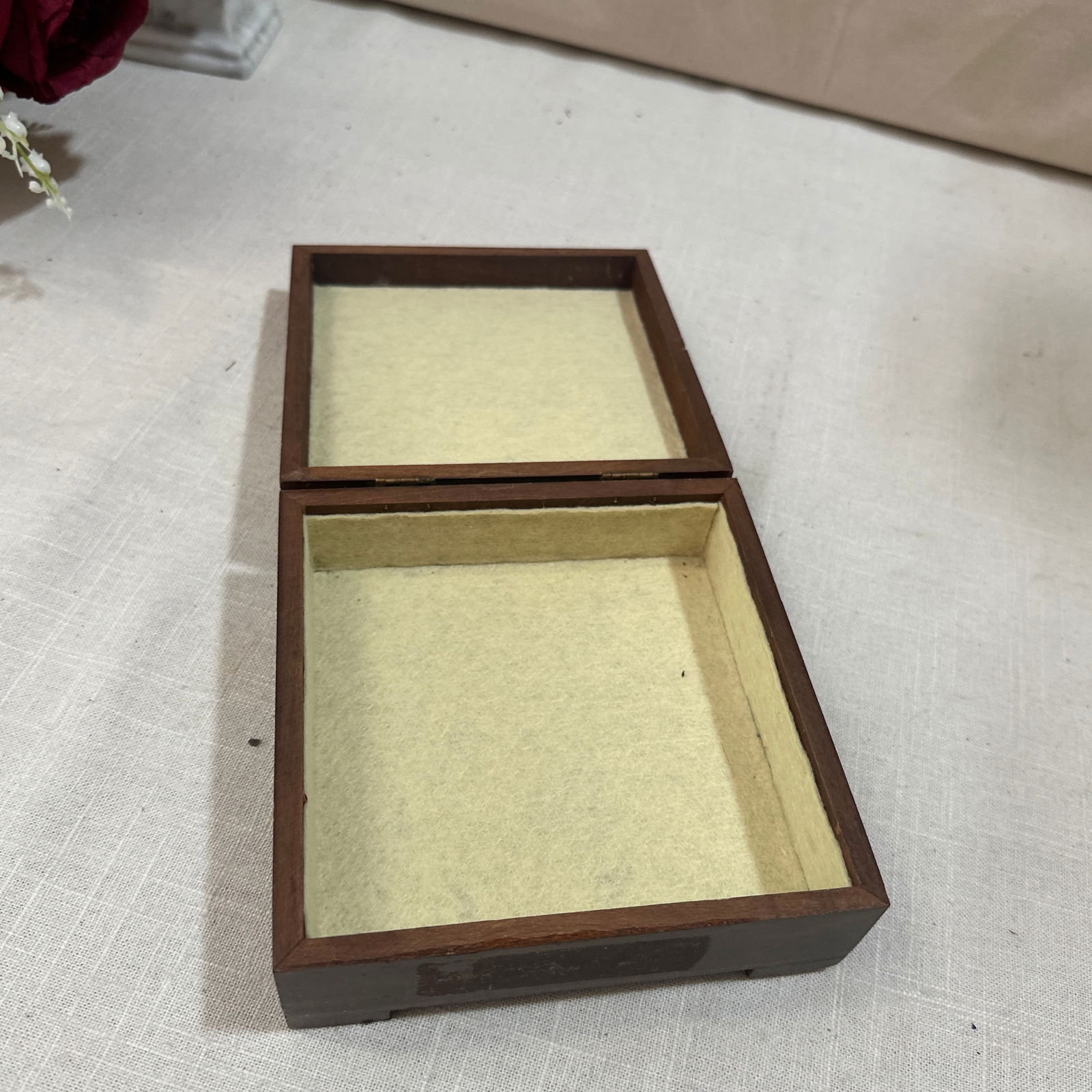 1970s Small Wooden Box With Needlepoint House Design - 5