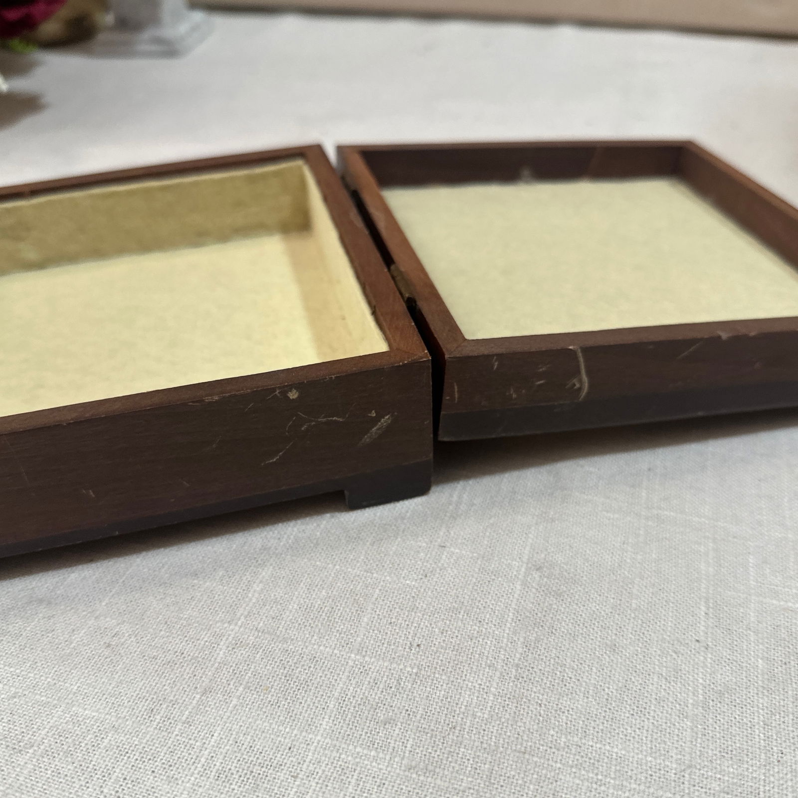 1970s Small Wooden Box With Needlepoint House Design - 6