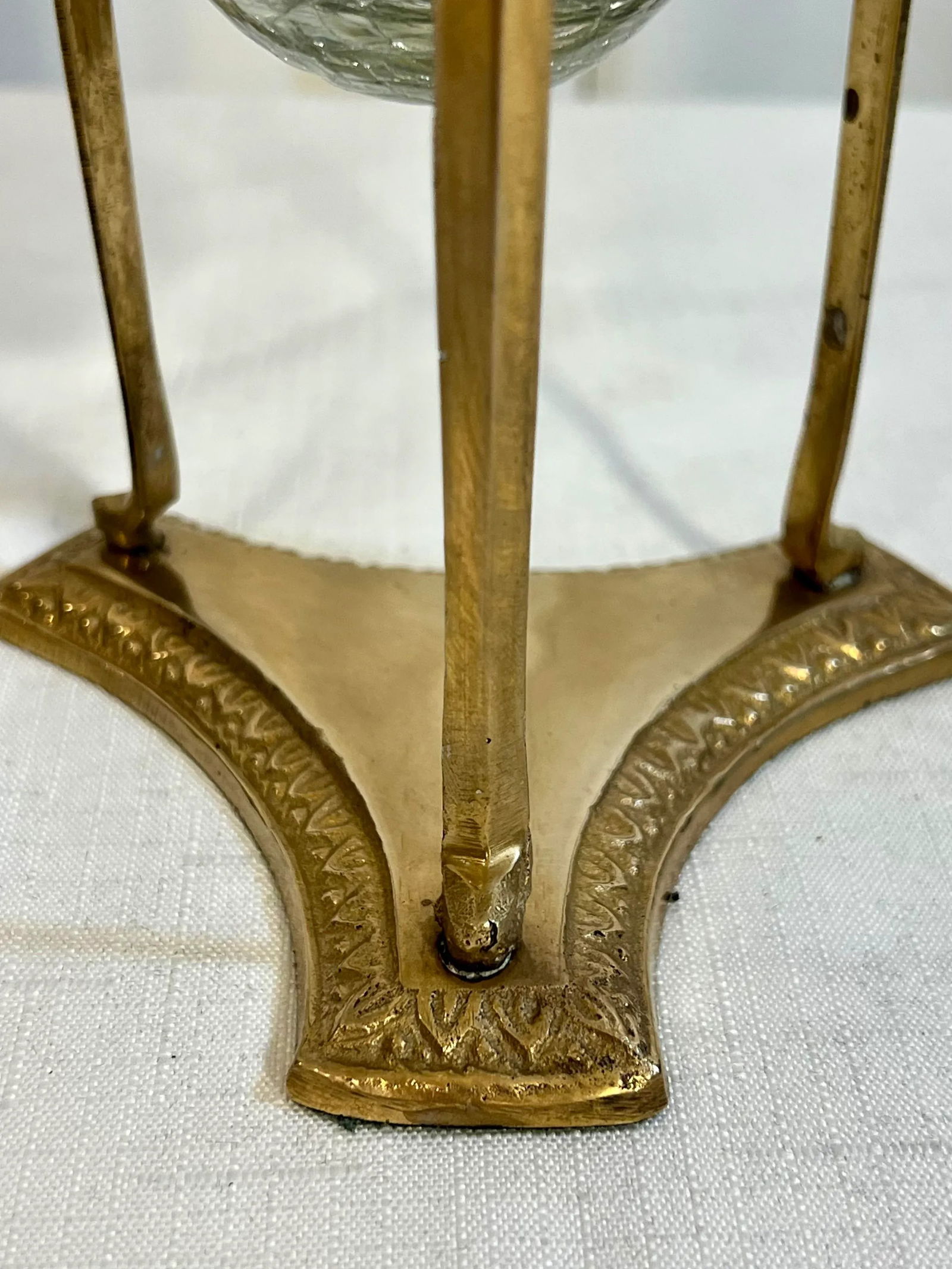 Vintage Hollywood Regency Crackled Glass Vase With Three-Footed Shell Brass Mount - 2