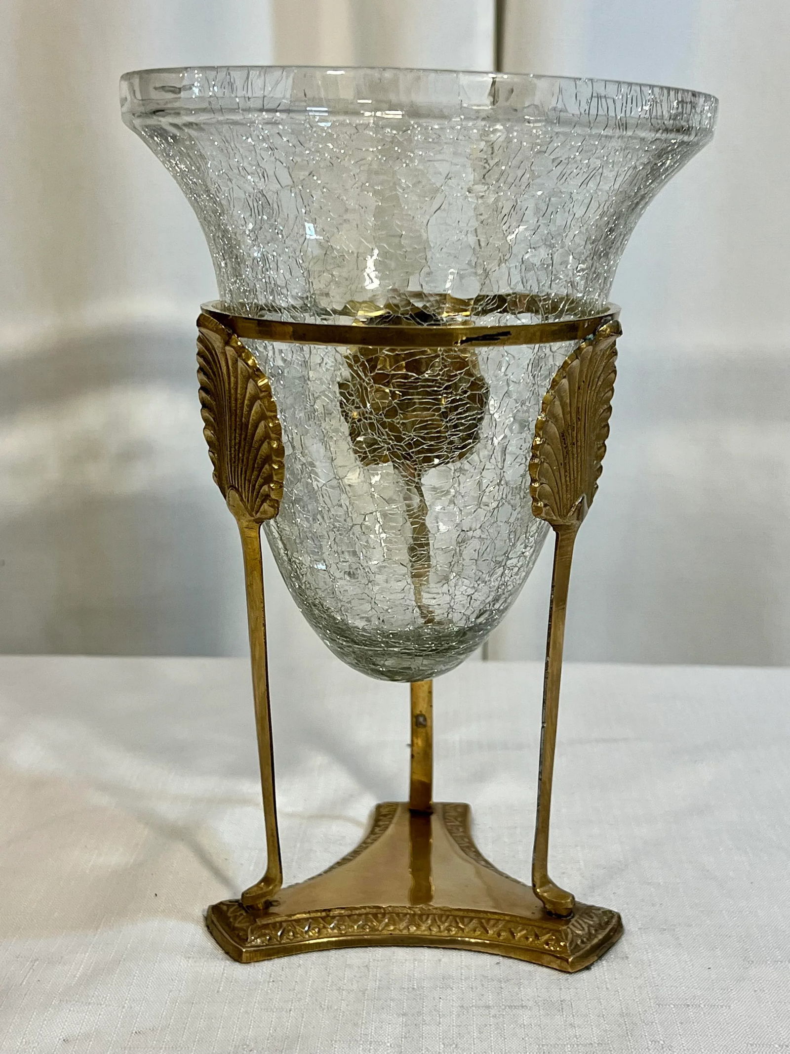 Vintage Hollywood Regency Crackled Glass Vase With Three-Footed Shell Brass Mount - 4