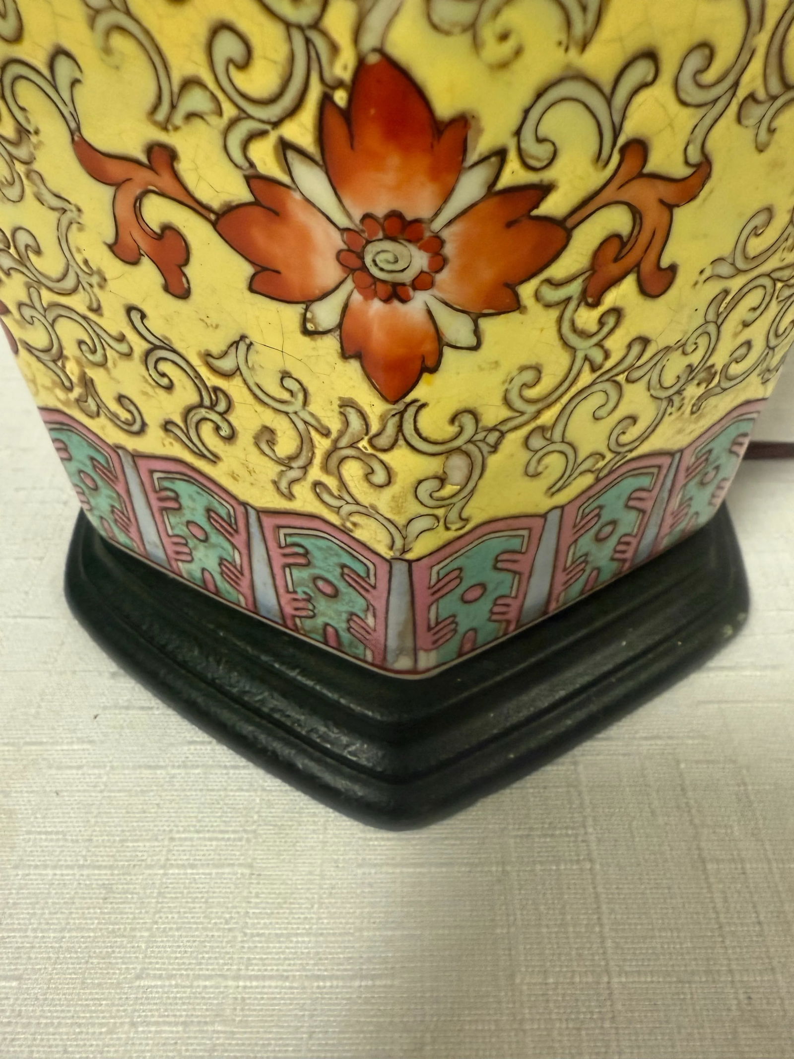 Vintage Chinoiserie Chinese Export Yellow Porcelain Table Lamp With Floral Pattern - 10