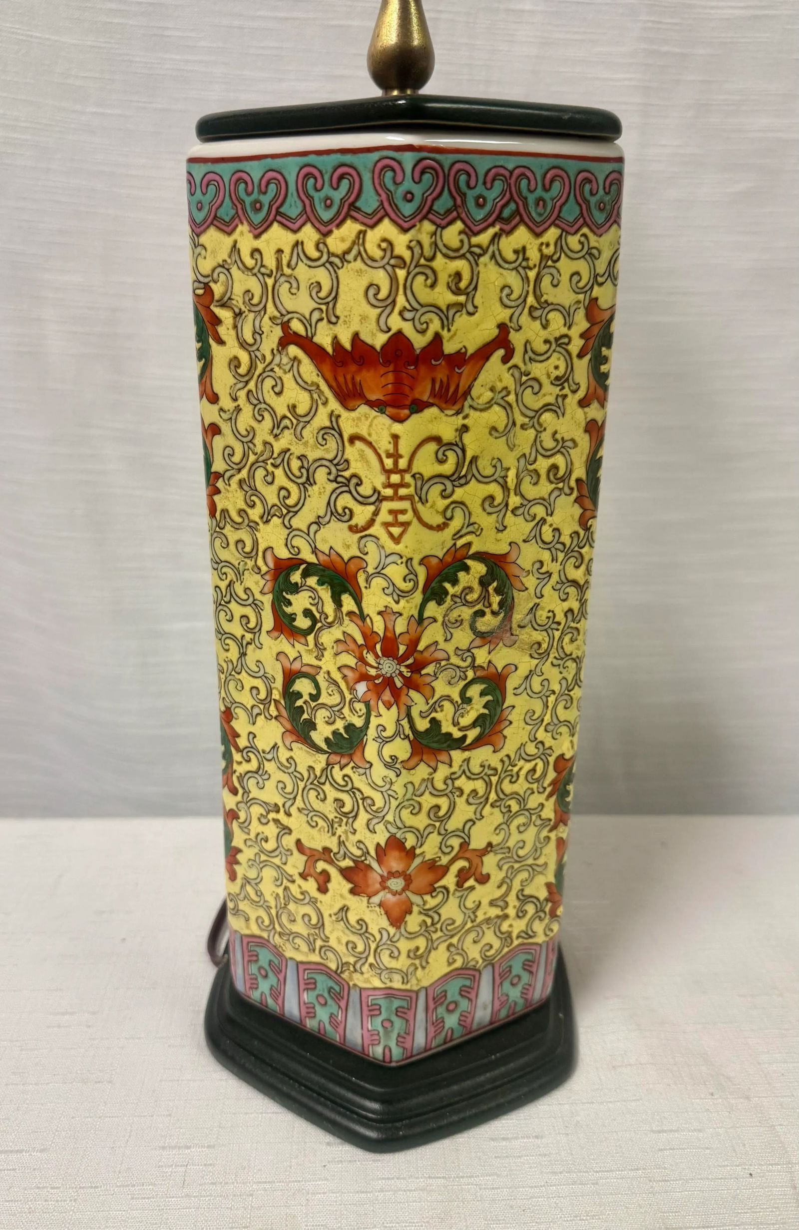 Vintage Chinoiserie Chinese Export Yellow Porcelain Table Lamp With Floral Pattern - 6