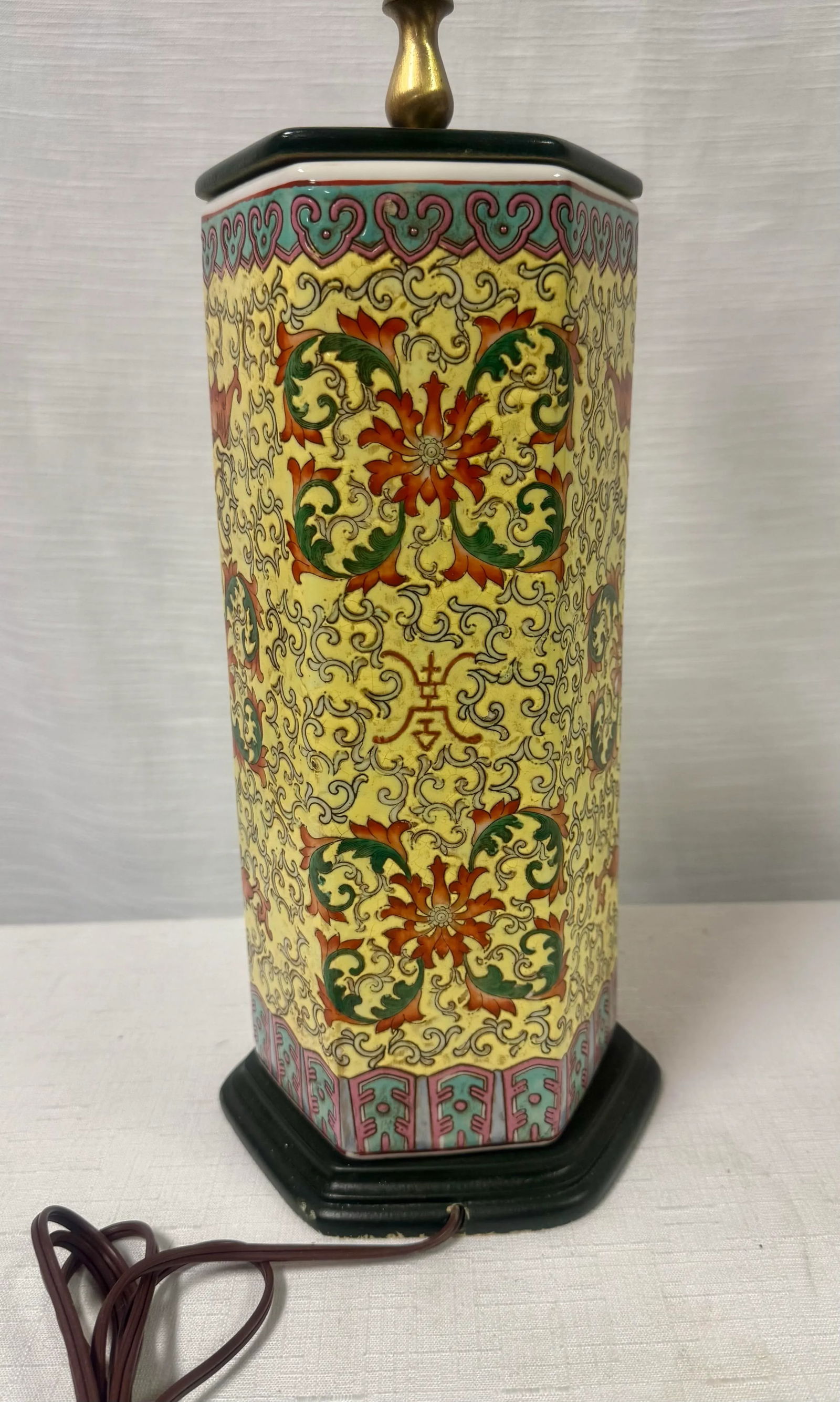 Vintage Chinoiserie Chinese Export Yellow Porcelain Table Lamp With Floral Pattern - 7