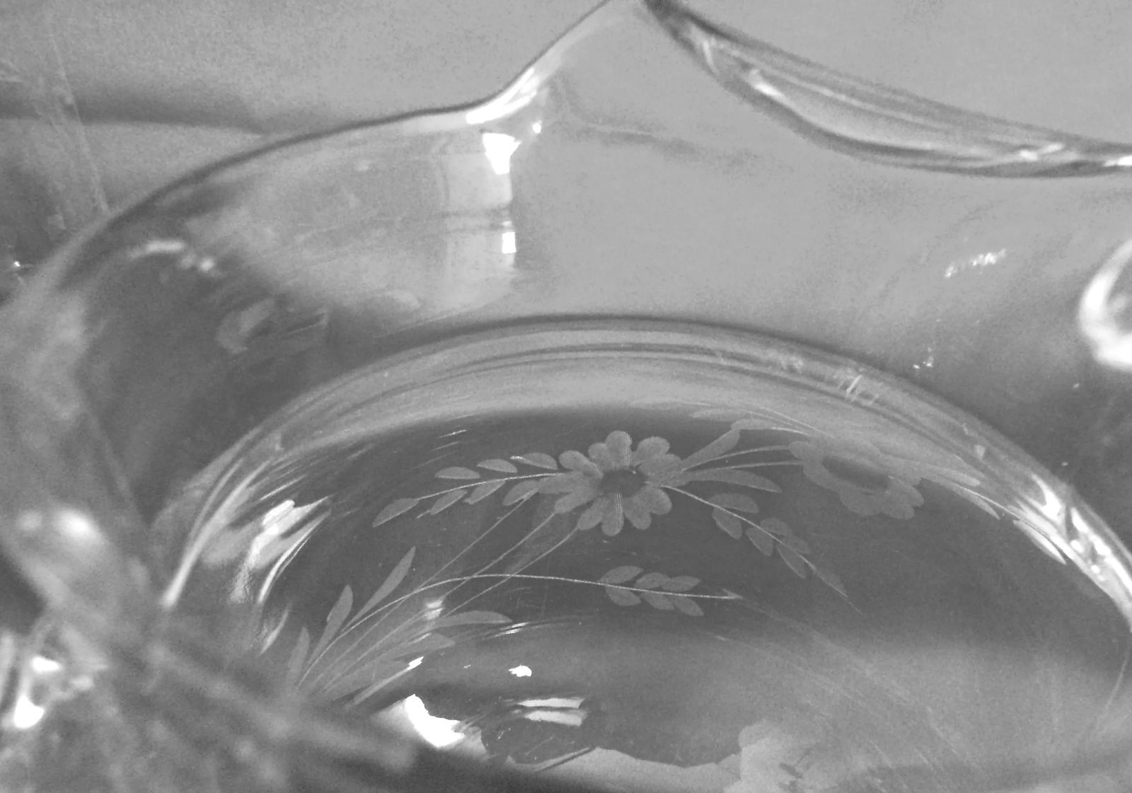 1960s Large Pitcher and Eight Glasses, Etched With Flowers and Leaves - 9 Pieces - 17