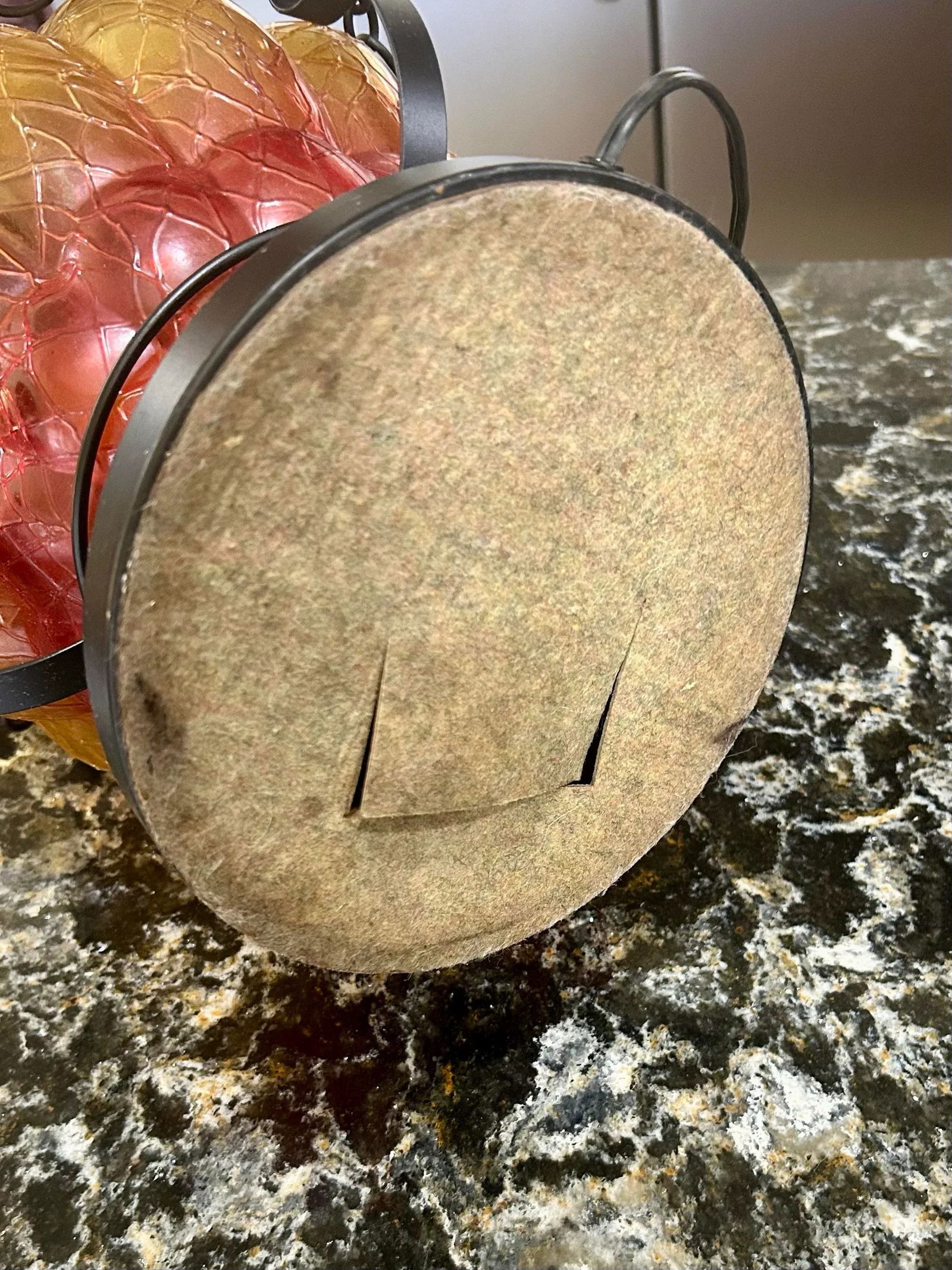 Mid 20th Century Spanish Revival Table Lamp, With 3-Way Lighting, Amberina Glass and Wrought Iron De - 8