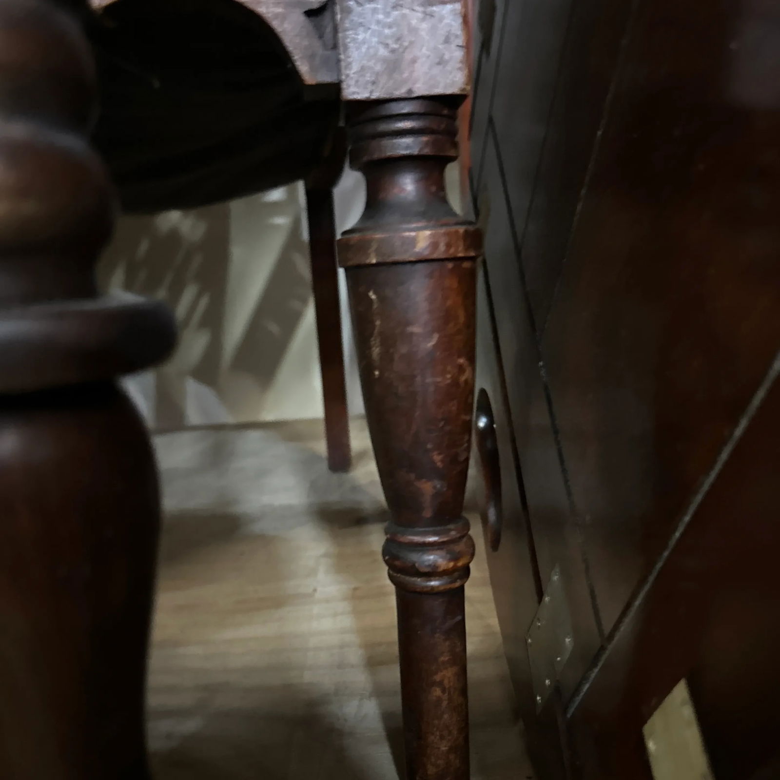 1970s Wooden Mid-Century Modern Detailed Carved Chair With Floral Cushions - 5