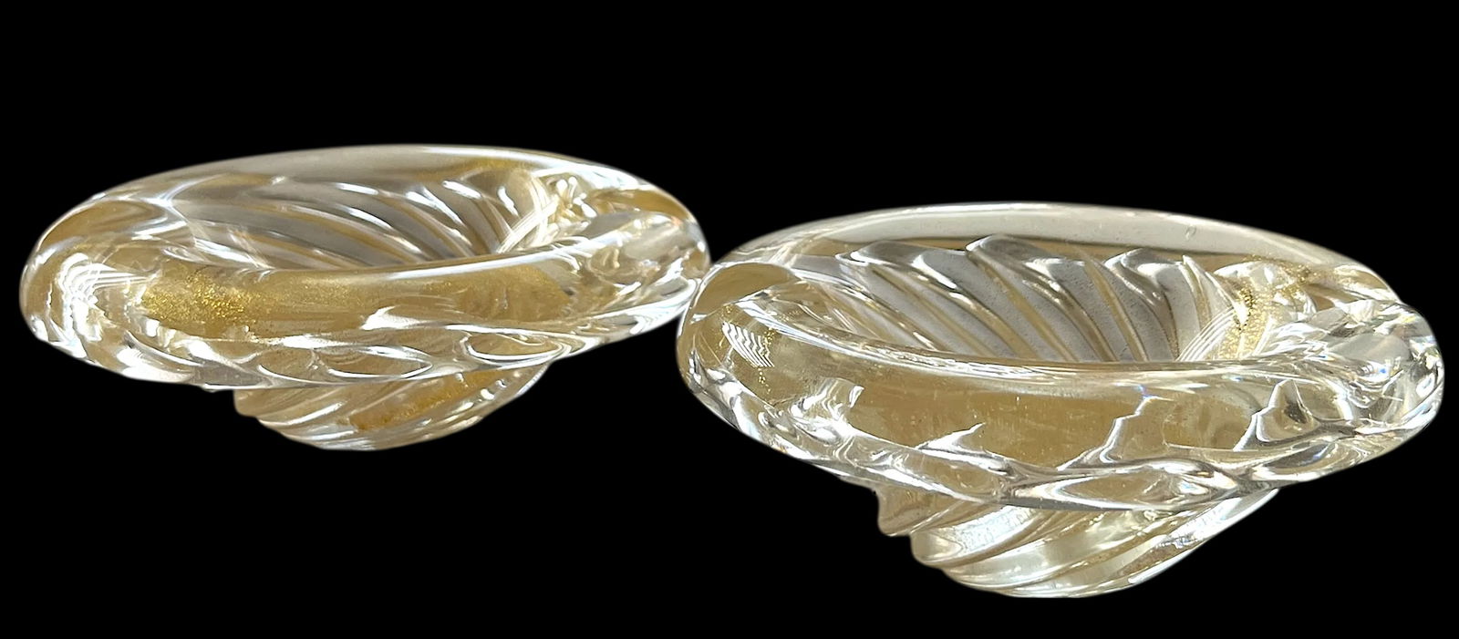 Pair of 1960s Murano Glass Swirl Ashtrays / Small Dishes With Gold Aventurine After Barovier & Toso - 2