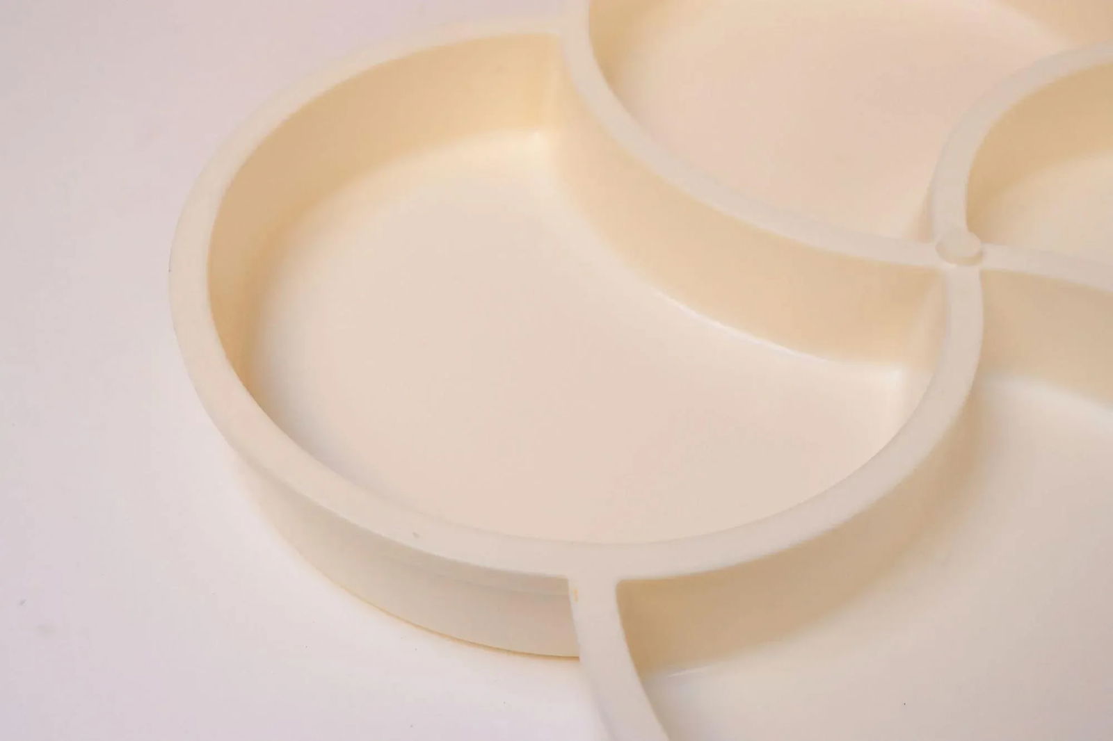 Danish Modern Beige Pinwheel Divided Snack Tray or Serving Platter by Gunnar Cyren for Dansk - 10