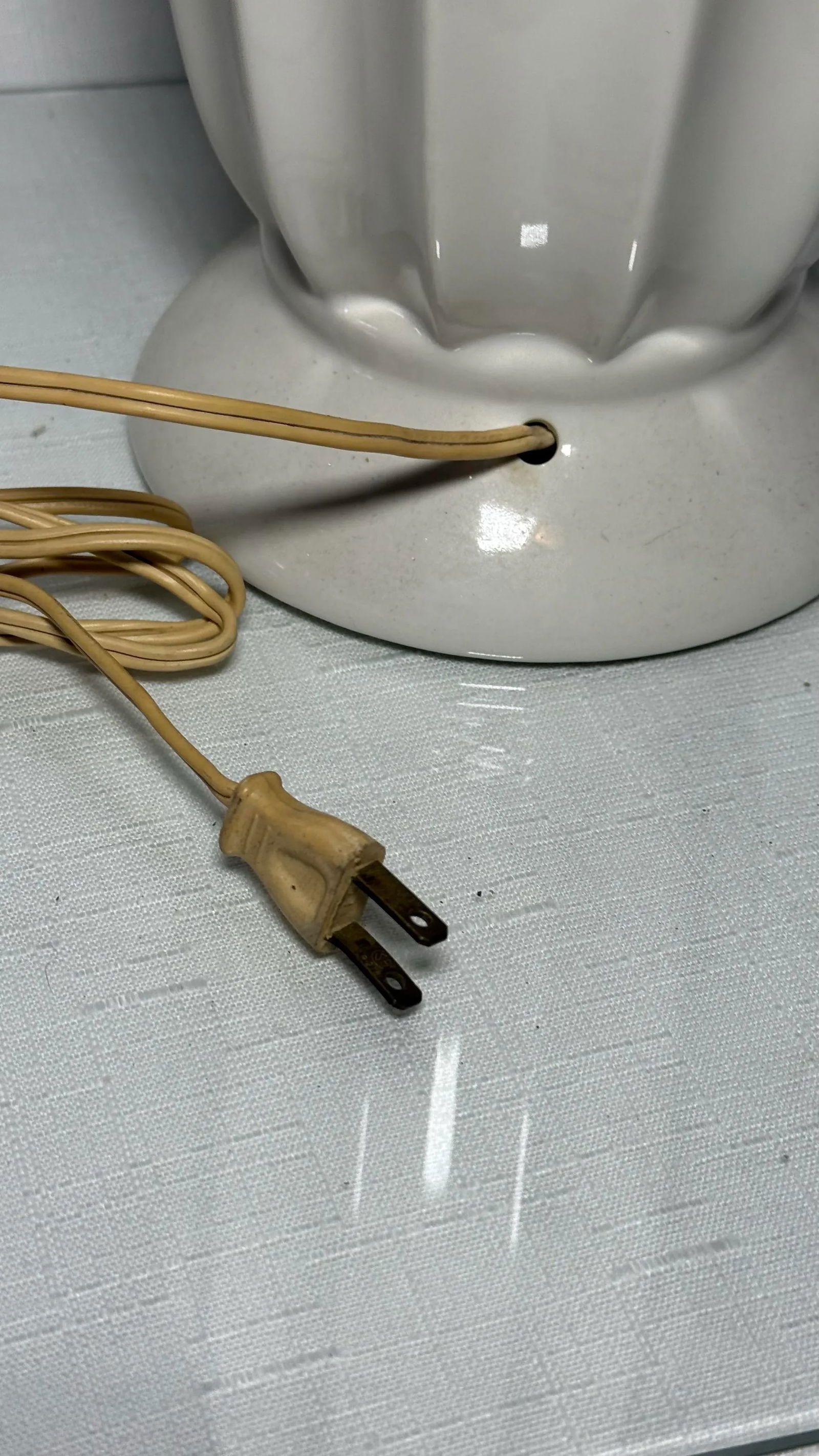 Mid 20th Century Elegant Vintage Mid-Century Danish Modern Ceramic Fluted Table Lamp With Walnut Acc - 11