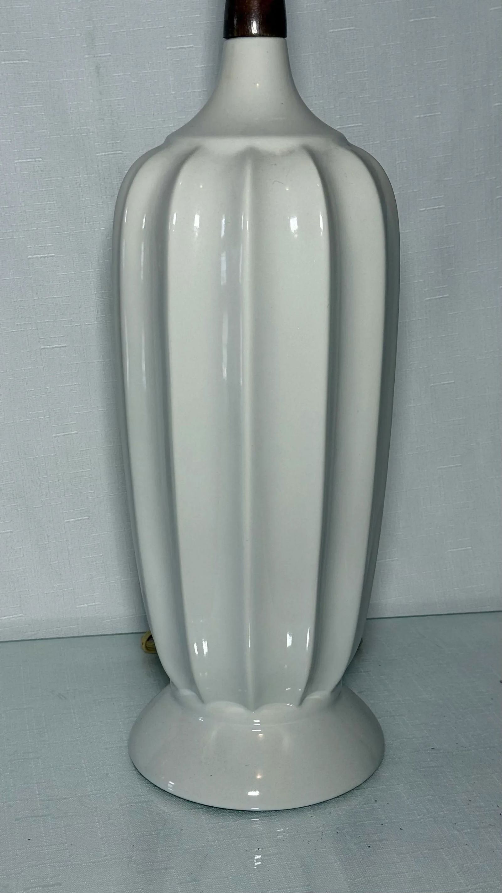 Mid 20th Century Elegant Vintage Mid-Century Danish Modern Ceramic Fluted Table Lamp With Walnut Acc - 2