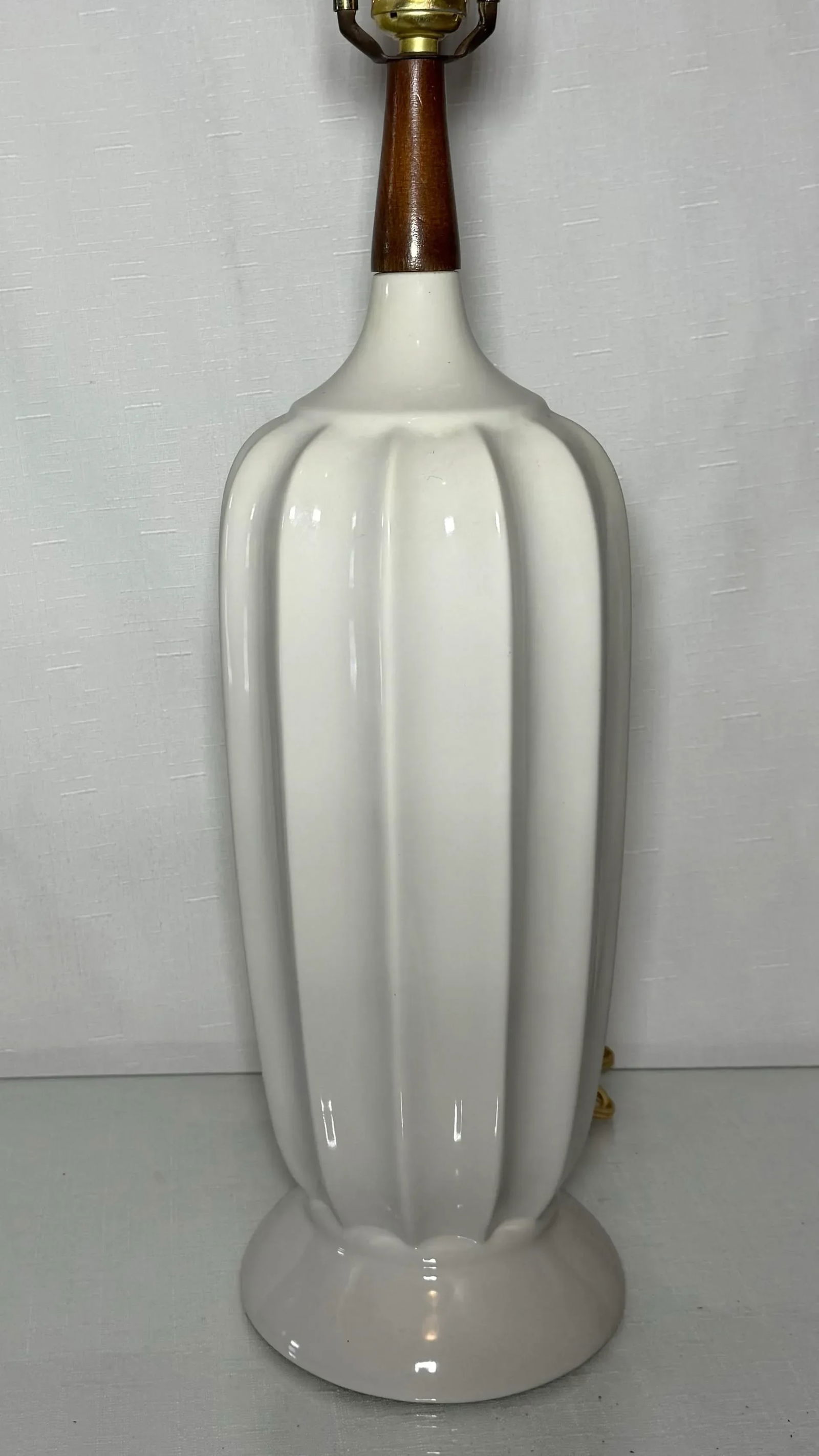 Mid 20th Century Elegant Vintage Mid-Century Danish Modern Ceramic Fluted Table Lamp With Walnut Acc - 3