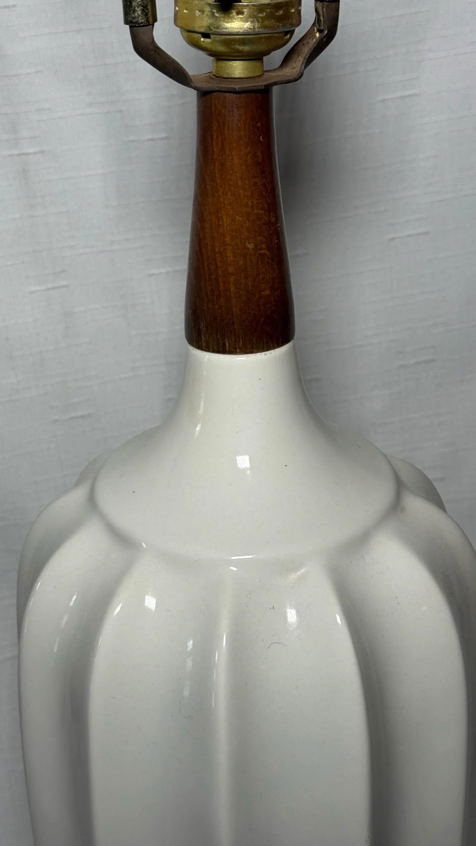 Mid 20th Century Elegant Vintage Mid-Century Danish Modern Ceramic Fluted Table Lamp With Walnut Acc - 5