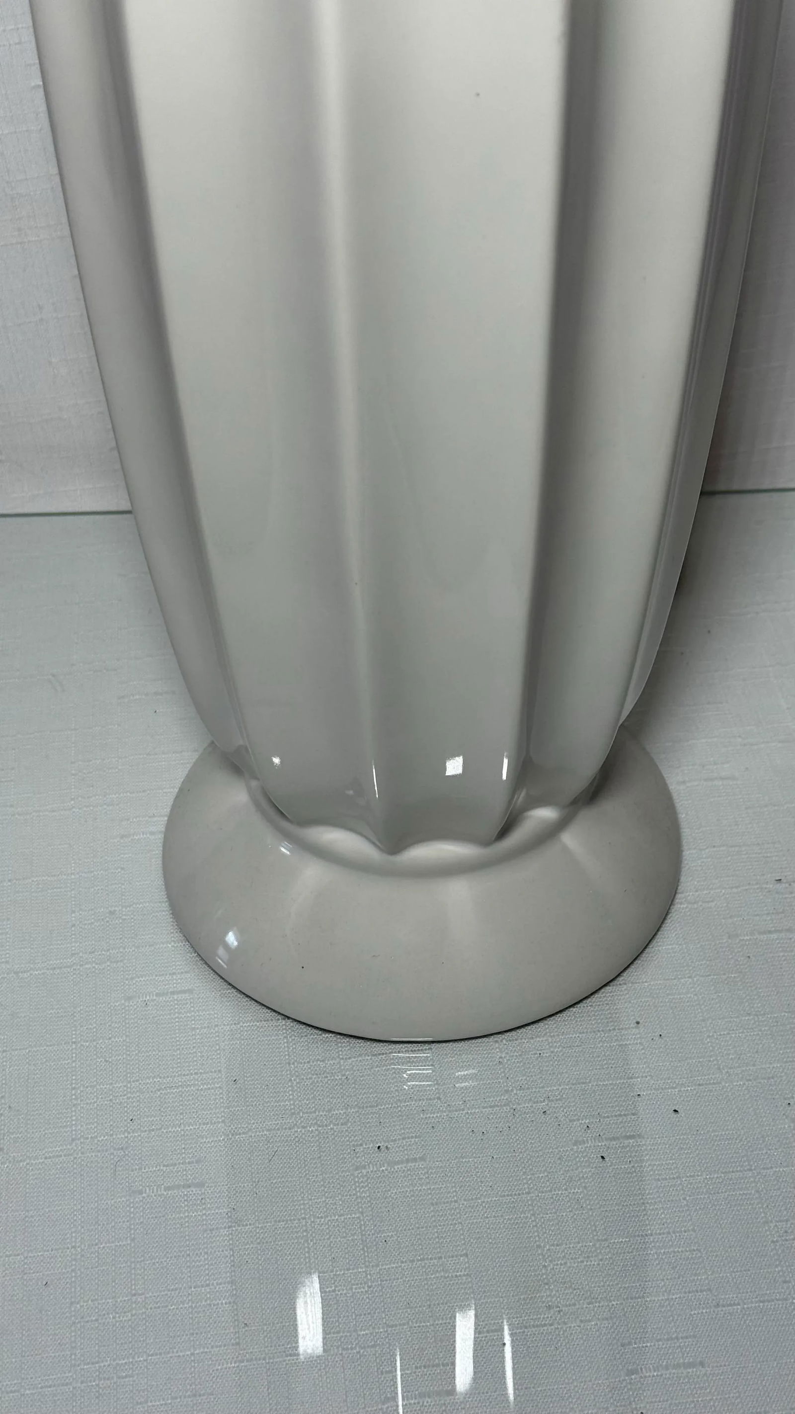 Mid 20th Century Elegant Vintage Mid-Century Danish Modern Ceramic Fluted Table Lamp With Walnut Acc - 6