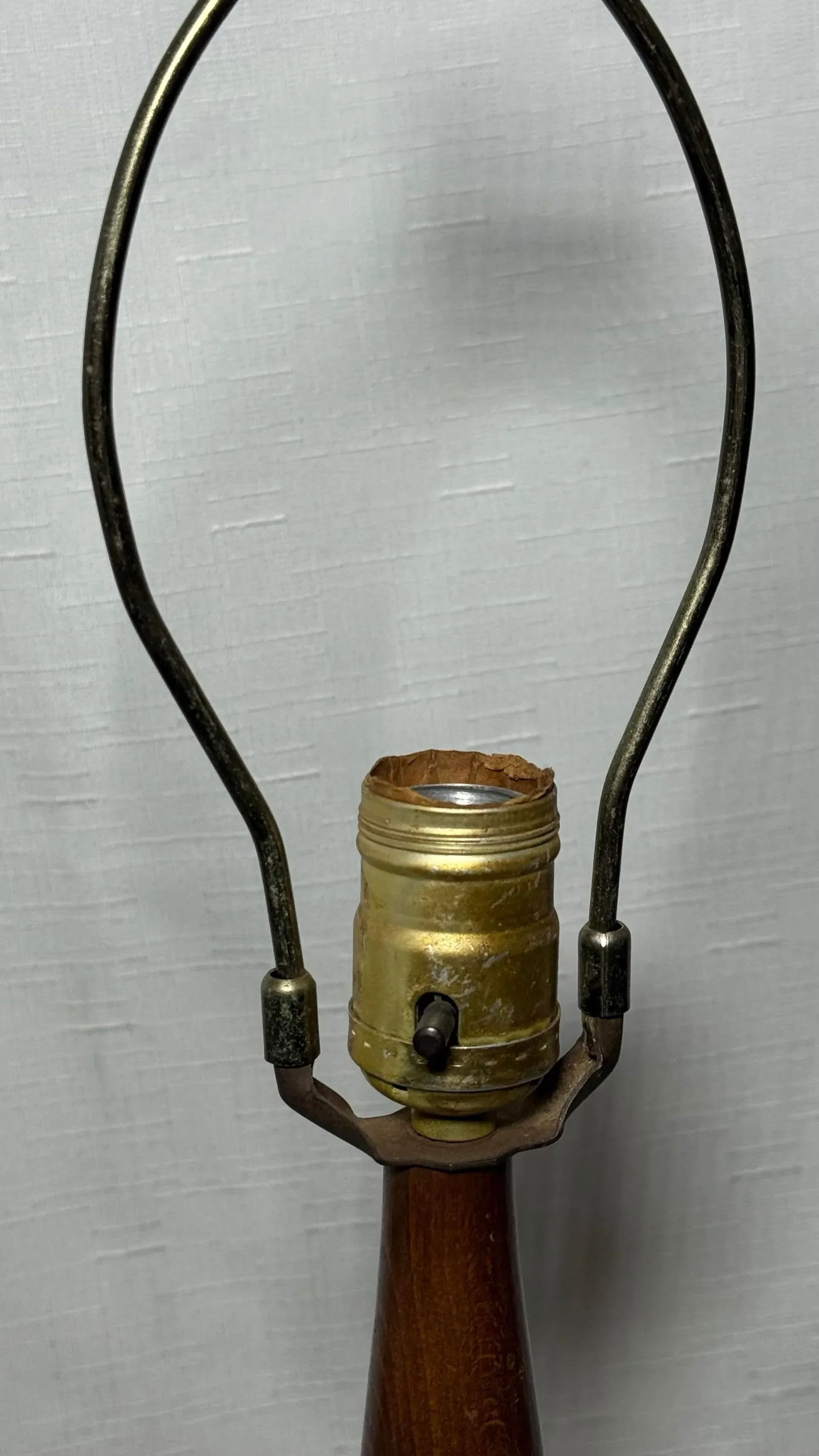 Mid 20th Century Elegant Vintage Mid-Century Danish Modern Ceramic Fluted Table Lamp With Walnut Acc - 8