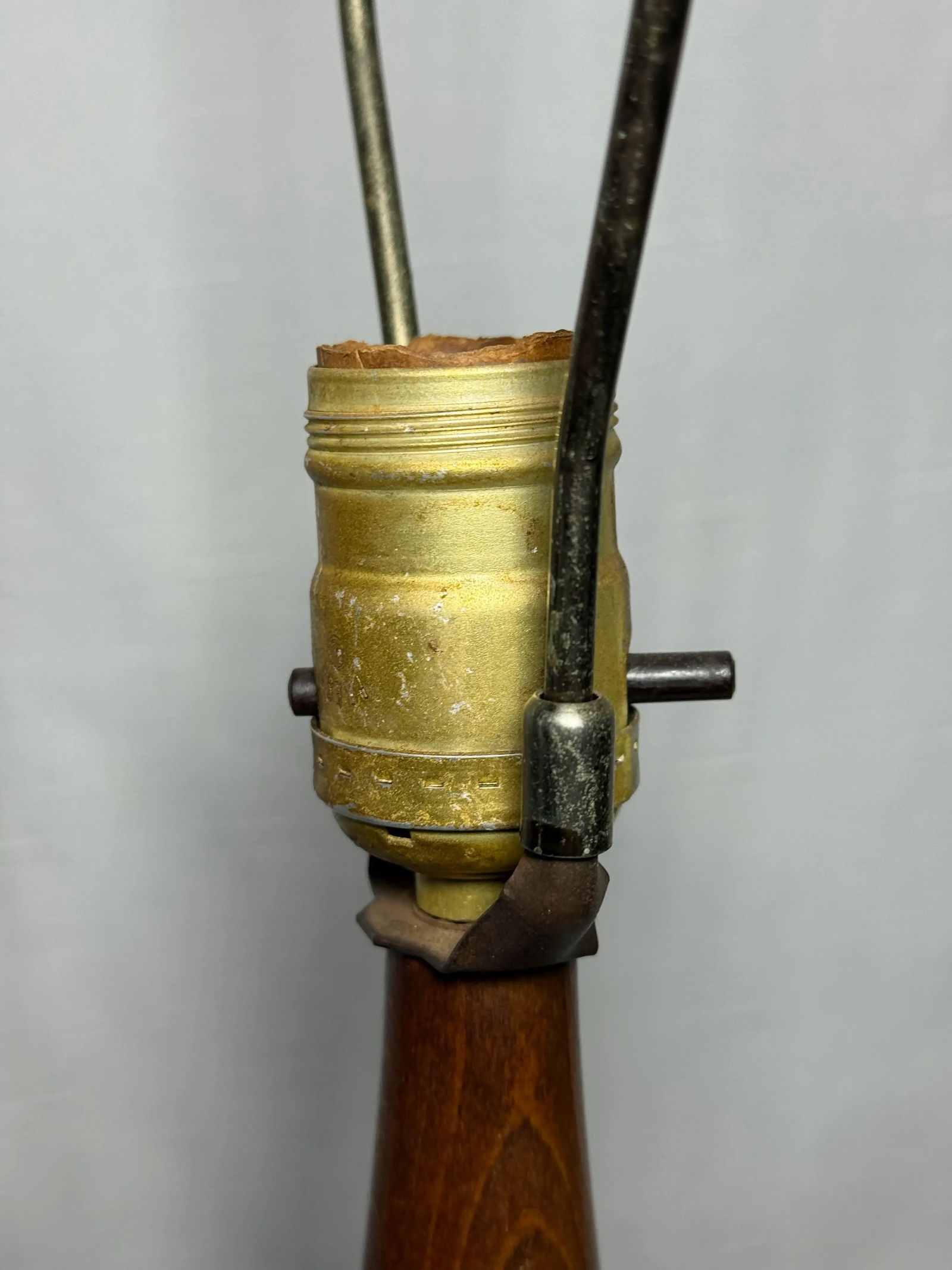 Mid 20th Century Elegant Vintage Mid-Century Danish Modern Ceramic Fluted Table Lamp With Walnut Acc - 9