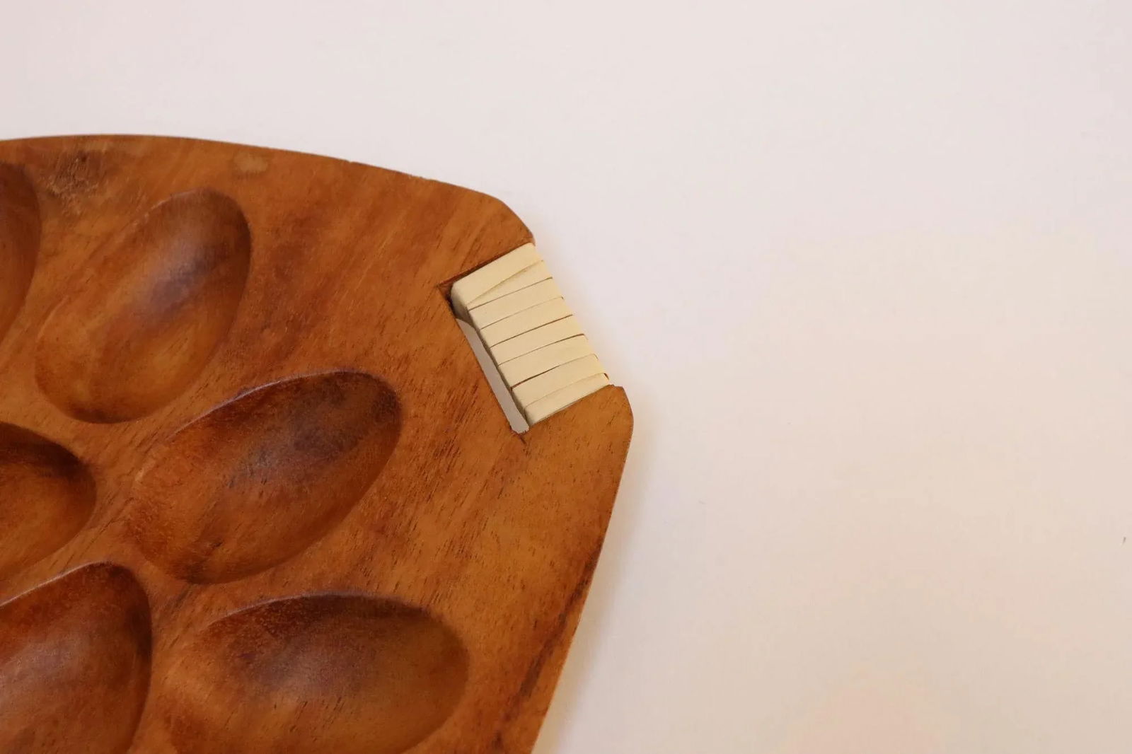 Vintage Taverneau and Rattan Deviled Egg Tray by Arthur Umanoff for Pantalcraft - 17