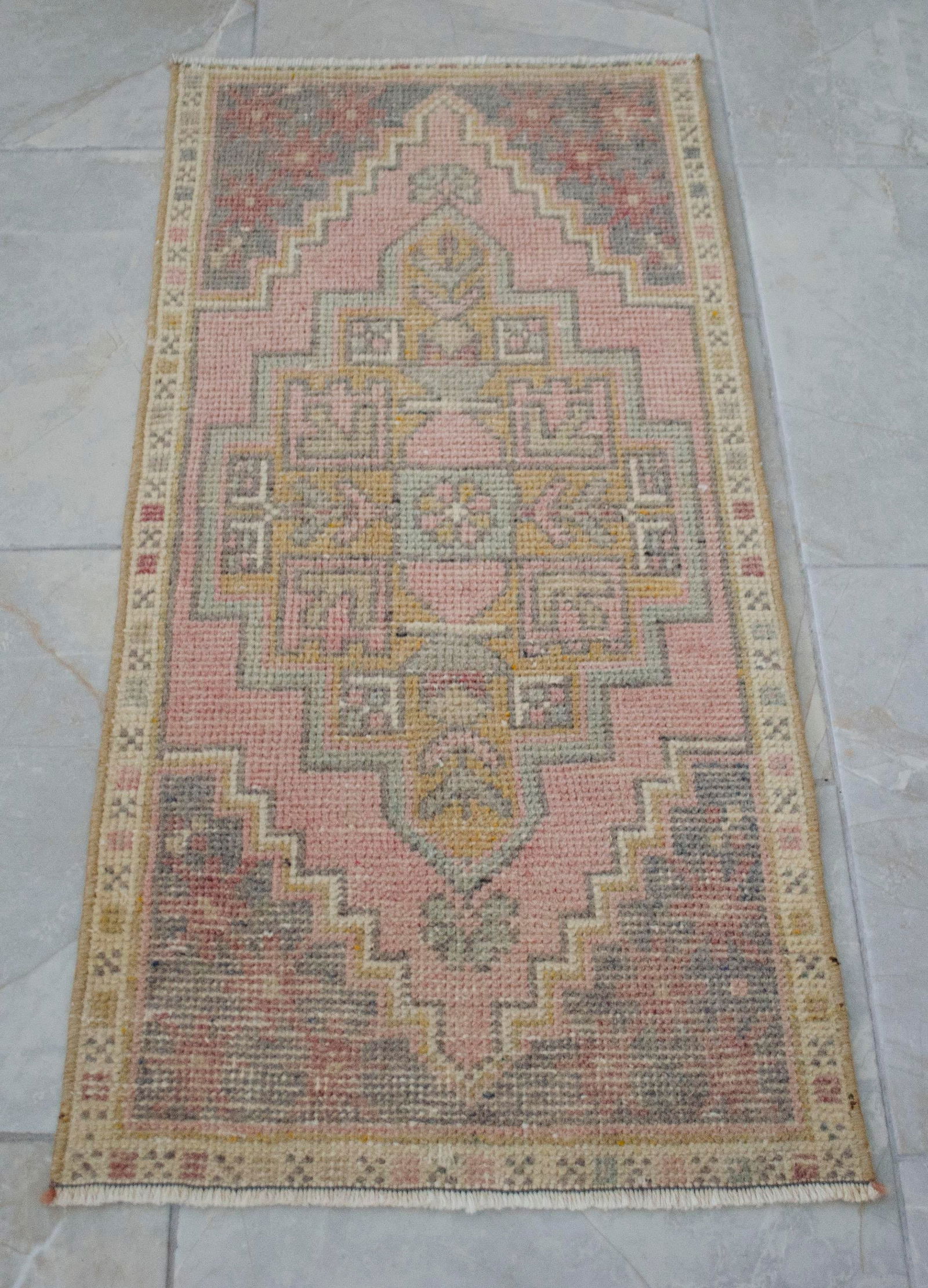 Hand Knotted Door Mat, Entryway Rug, Bath Mat, Kitchen Decor, Small Rug, Turkish Rug - 1"² - 3