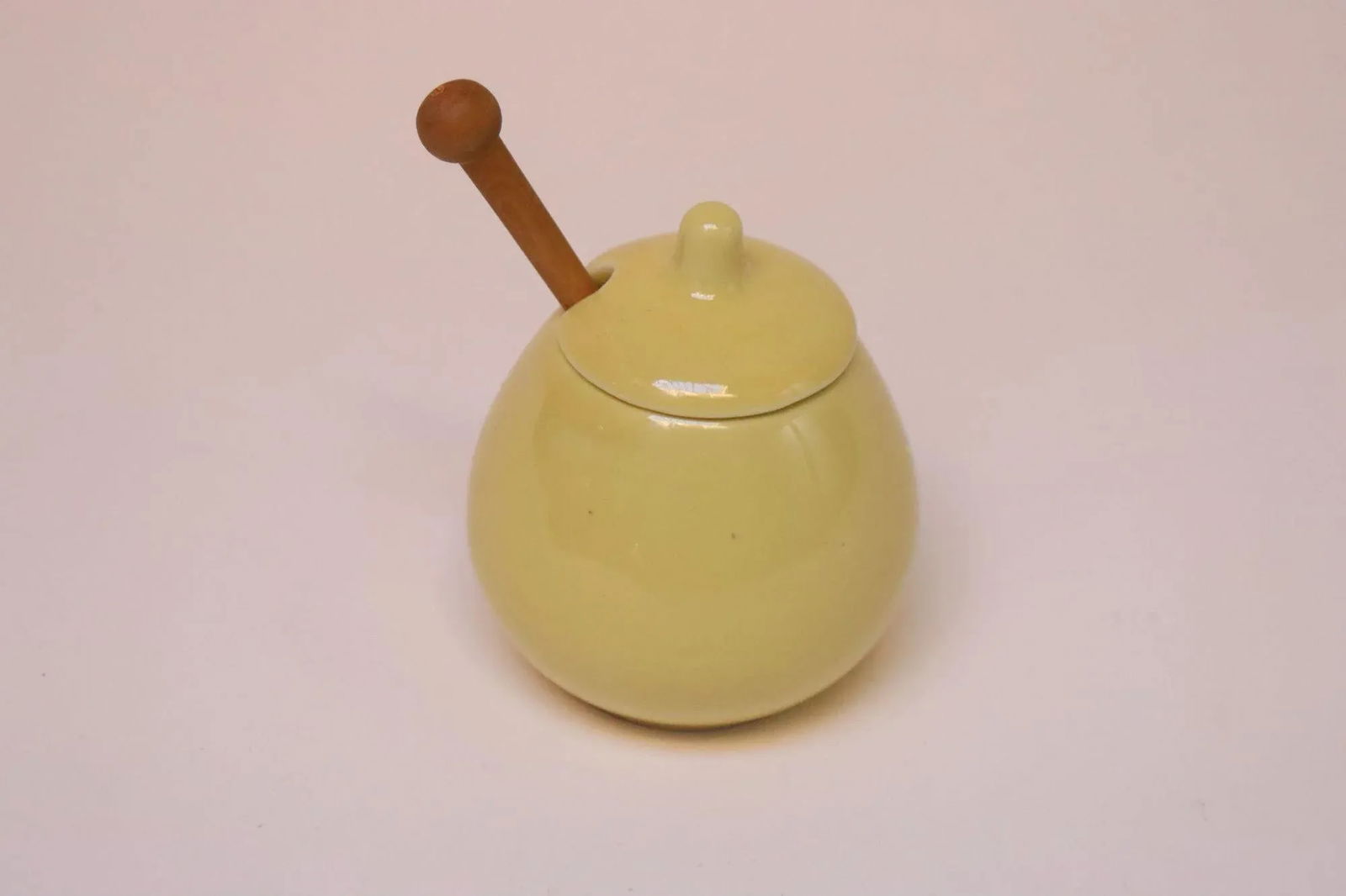 Finnish Modern Yellow Ceramic Mustard Jar / Honey Pot by Kaj Franck for Arabia - 4