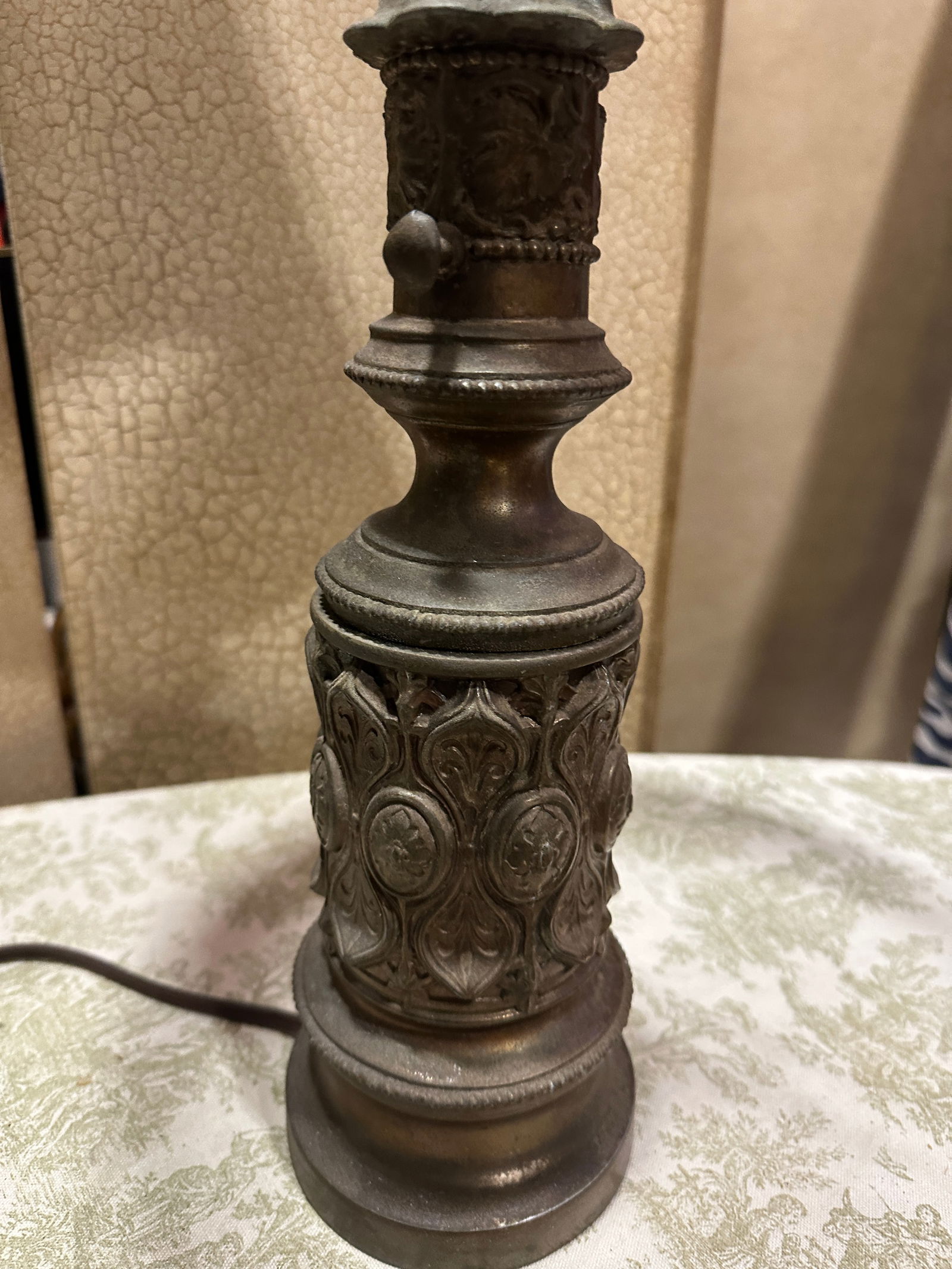 Vintage Brass Mid-Century Modern Detailed Lamp With Shade - 2