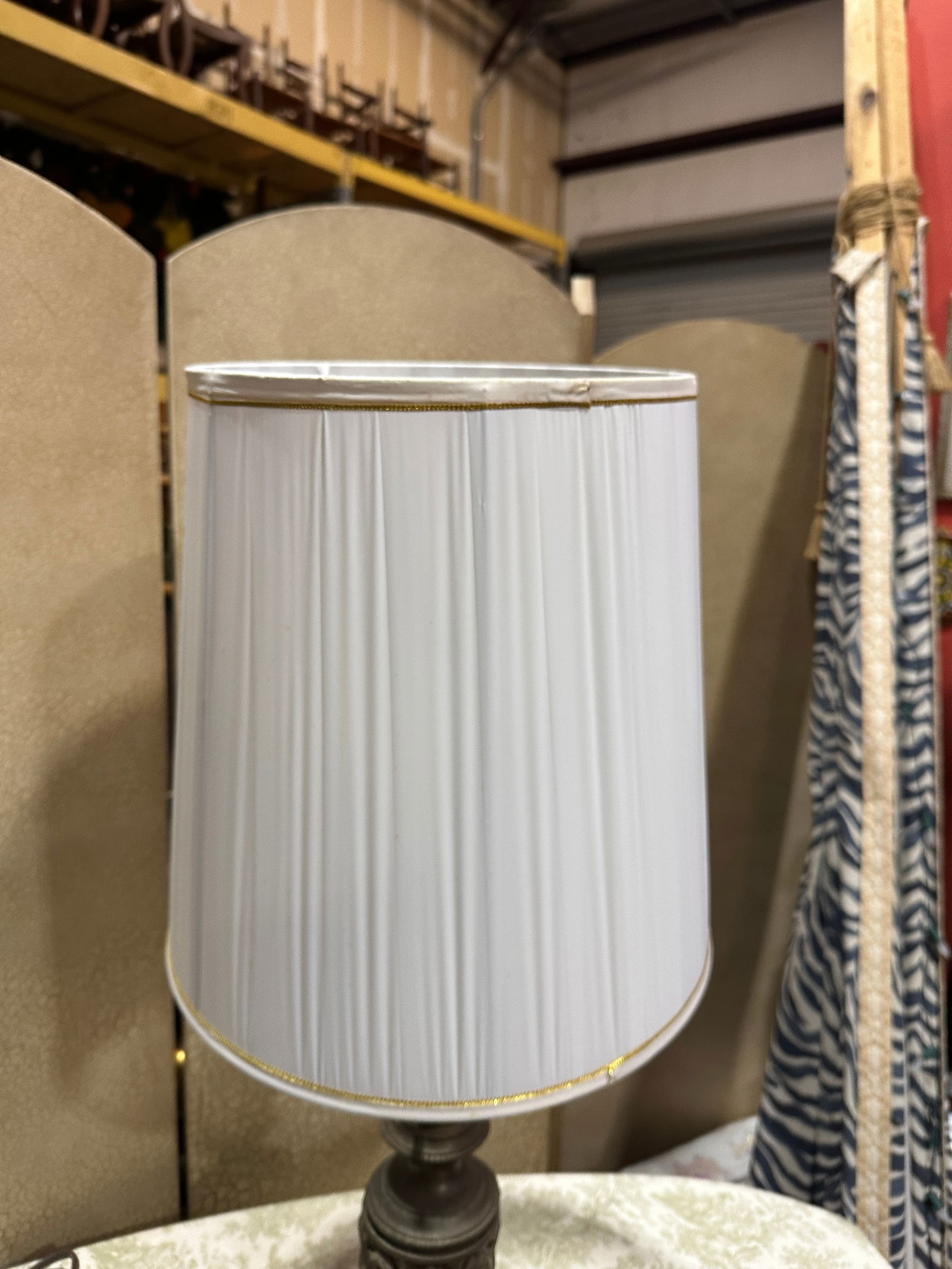 Vintage Brass Mid-Century Modern Detailed Lamp With Shade - 8