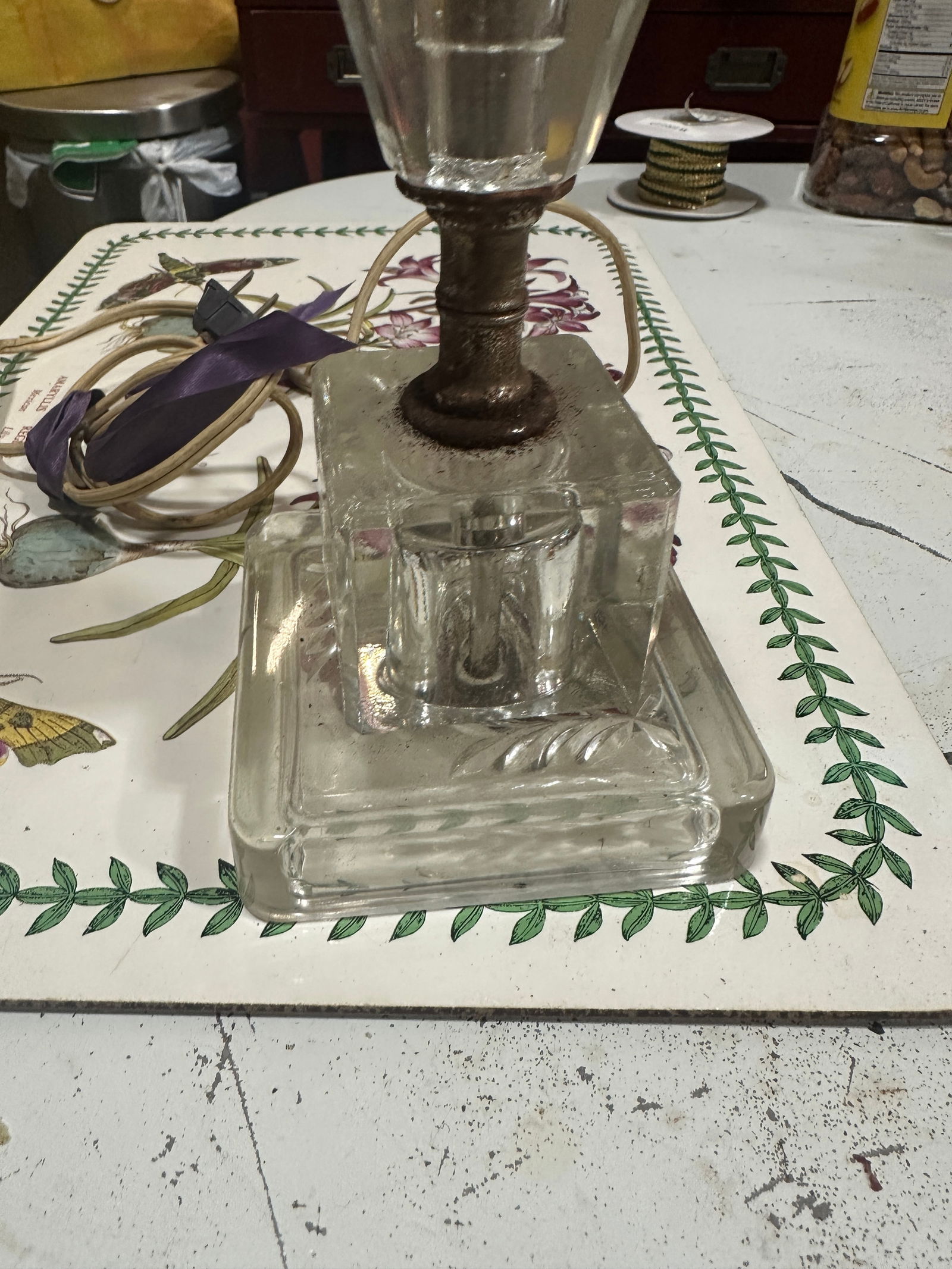 Vintage Small Glass Detailed Art Deco Lamp - 3