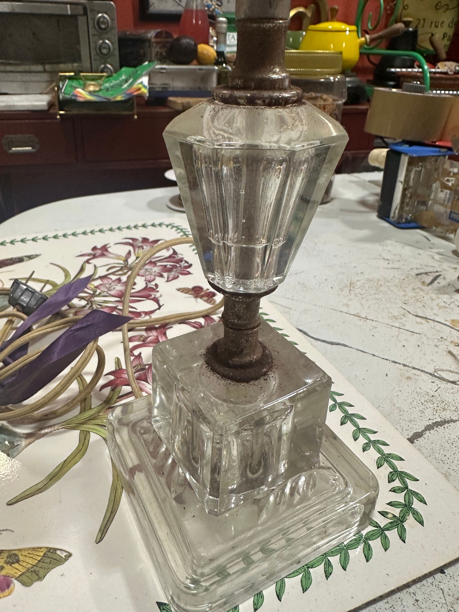 Vintage Small Glass Detailed Art Deco Lamp - 5