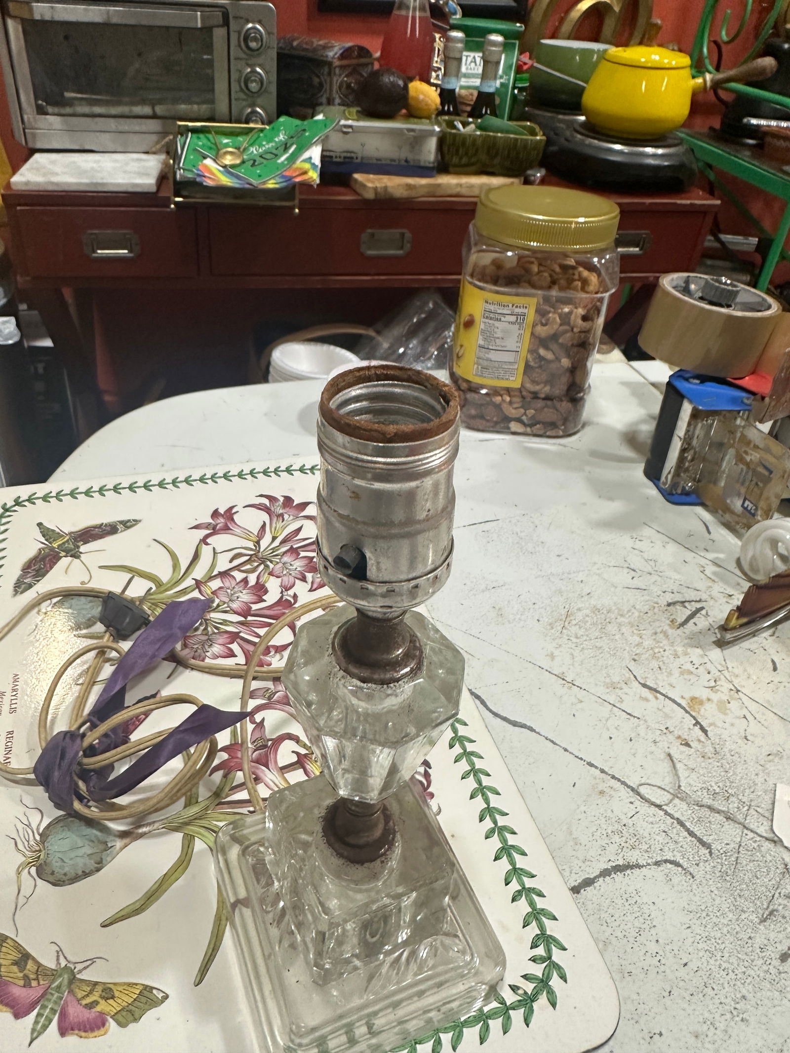 Vintage Small Glass Detailed Art Deco Lamp - 6