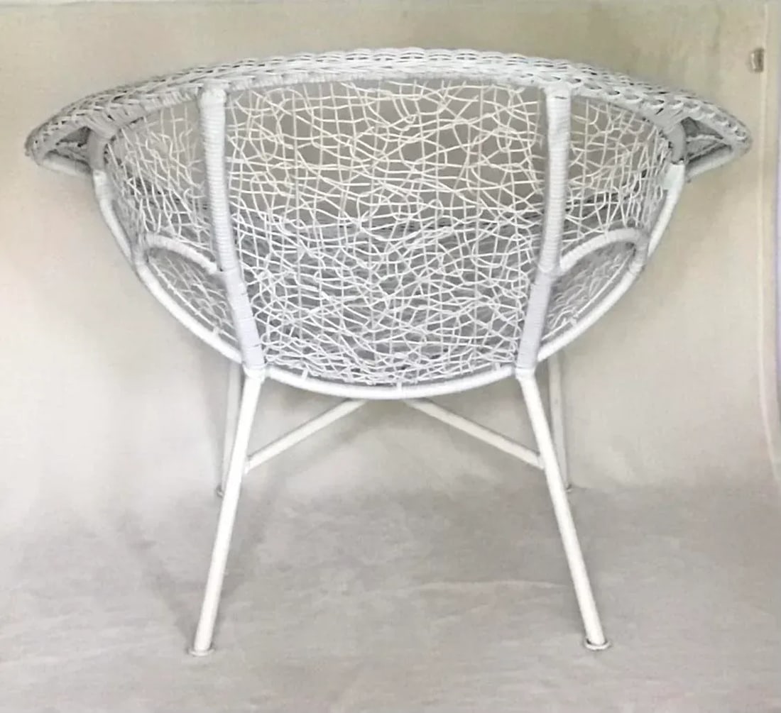 Mid-Century Modern White Wicker 37" Wide Clamshell Spaghetti Chair, Circa 1960s - 3