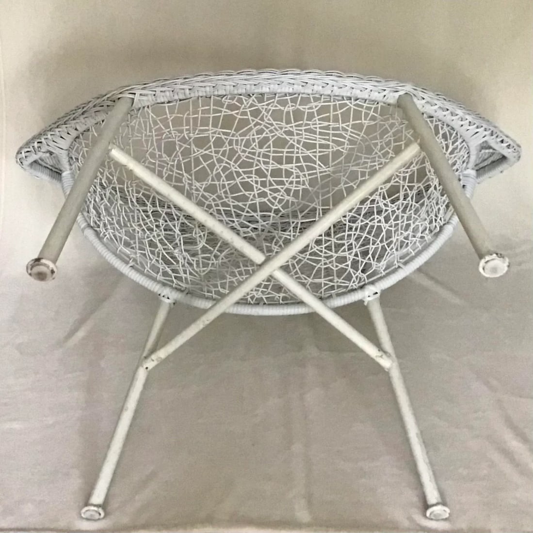 Mid-Century Modern White Wicker 37" Wide Clamshell Spaghetti Chair, Circa 1960s - 6