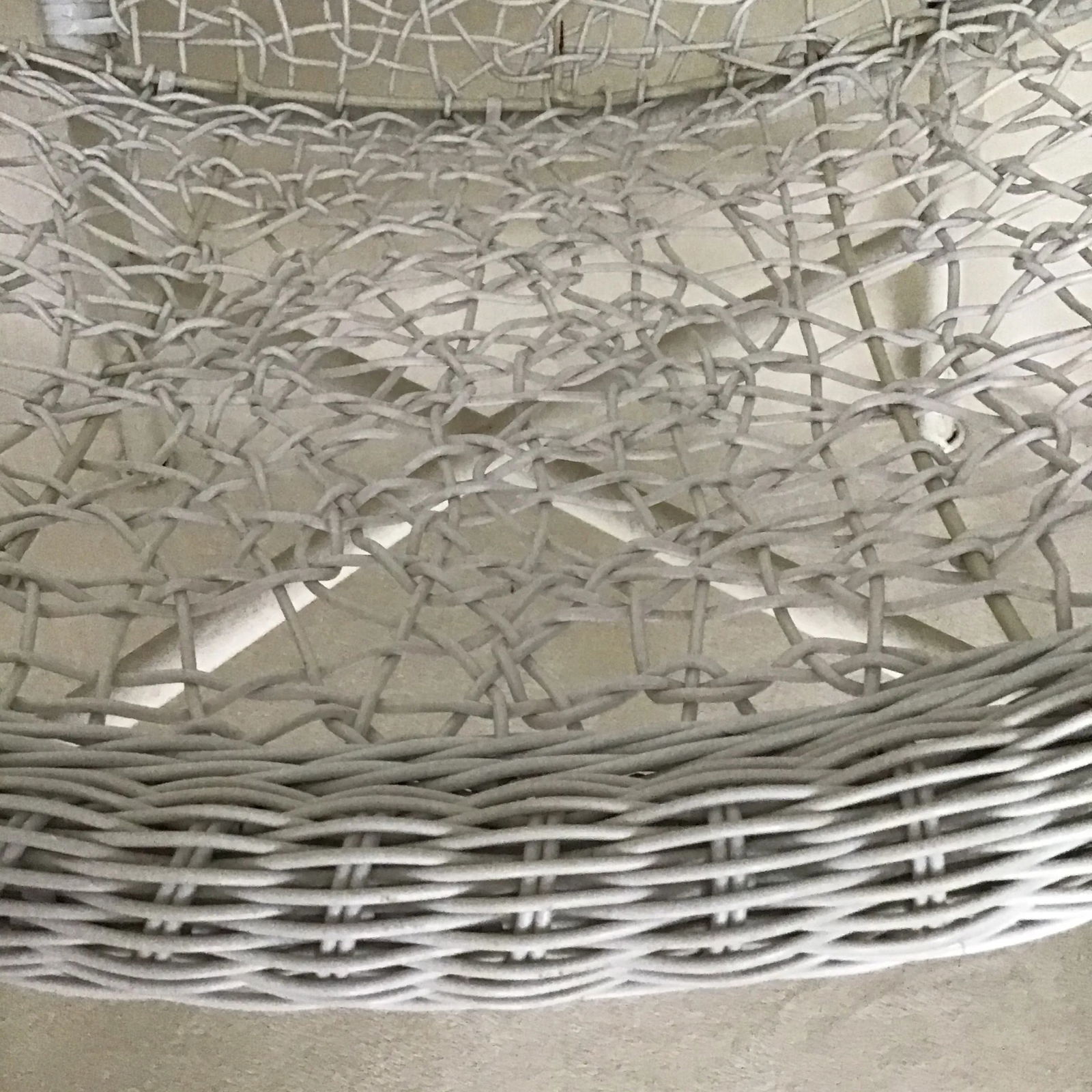 Mid-Century Modern White Wicker 37" Wide Clamshell Spaghetti Chair, Circa 1960s - 7